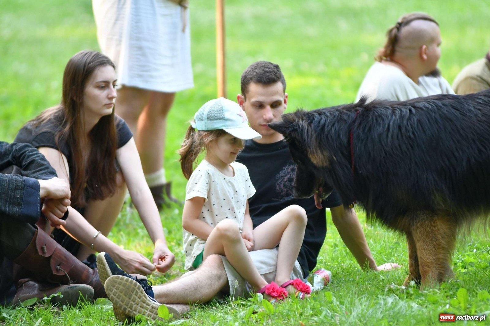 Zdjęcie w galerii na portalu naszraciborz.pl: Ruszył raciborski festiwal średniowieczny. Chrzęst broni poprzedziła poezja [FOTO i WIDEO] wiadomości z regionu