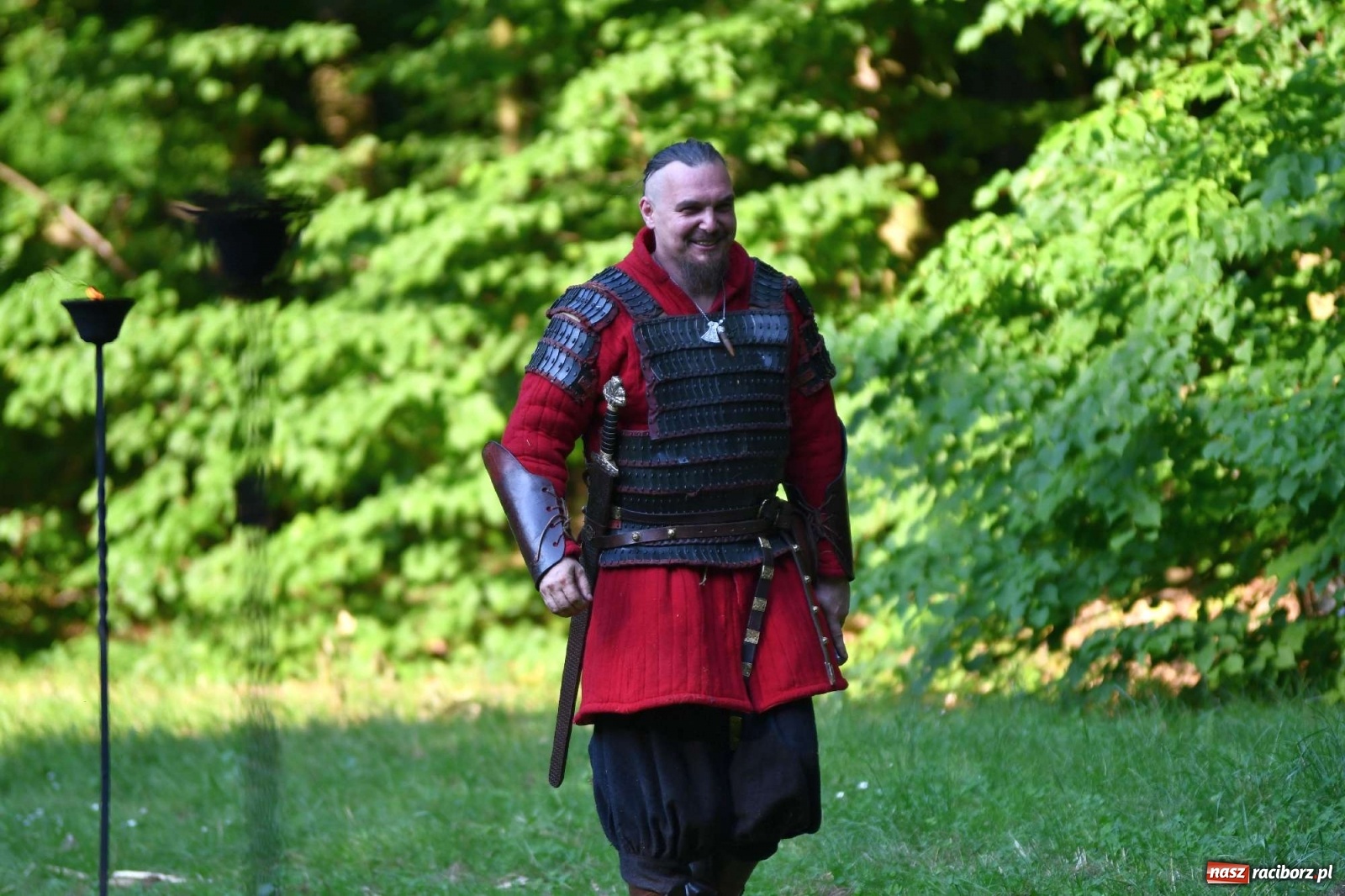 Zdjęcie w galerii na portalu naszraciborz.pl: Ruszył raciborski festiwal średniowieczny. Chrzęst broni poprzedziła poezja [FOTO i WIDEO] wiadomości z regionu