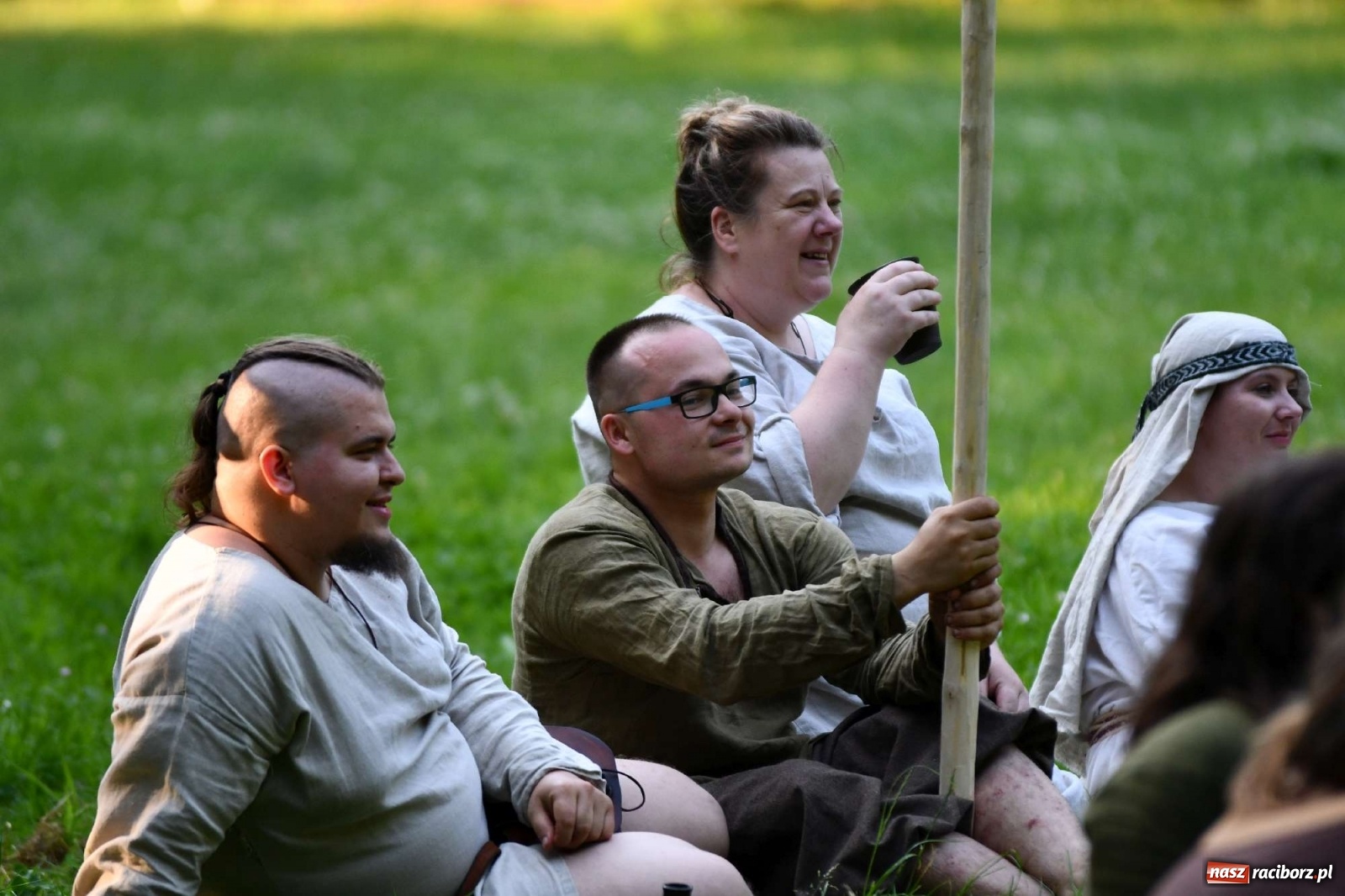 Zdjęcie w galerii na portalu naszraciborz.pl: Ruszył raciborski festiwal średniowieczny. Chrzęst broni poprzedziła poezja [FOTO i WIDEO] wiadomości z regionu