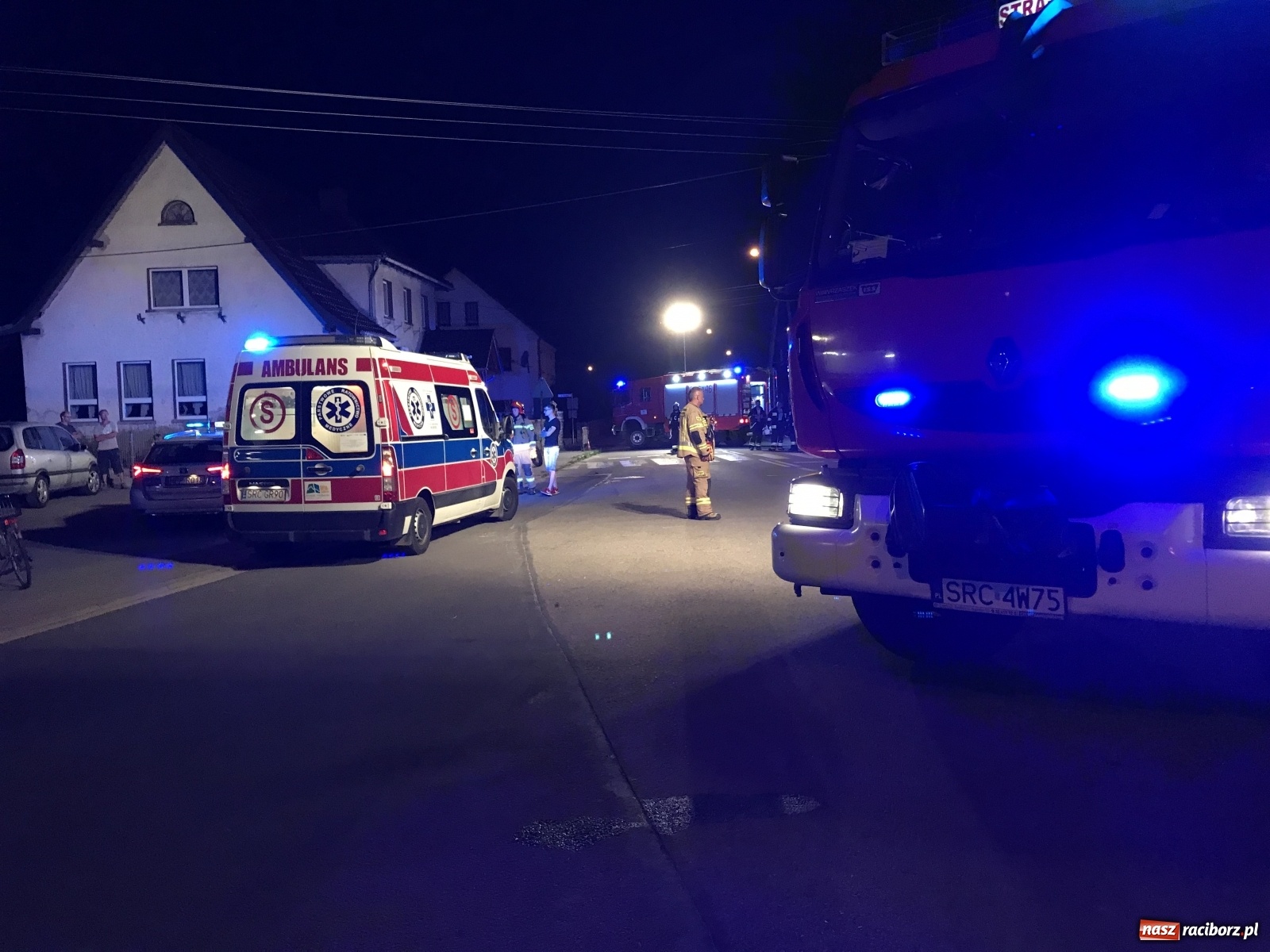 Zdjęcie w galerii na portalu naszraciborz.pl: Tragiczny wypadek w Owsiszczach. Nocne lądowanie śmigłowca z Krakowa wiadomości z regionu