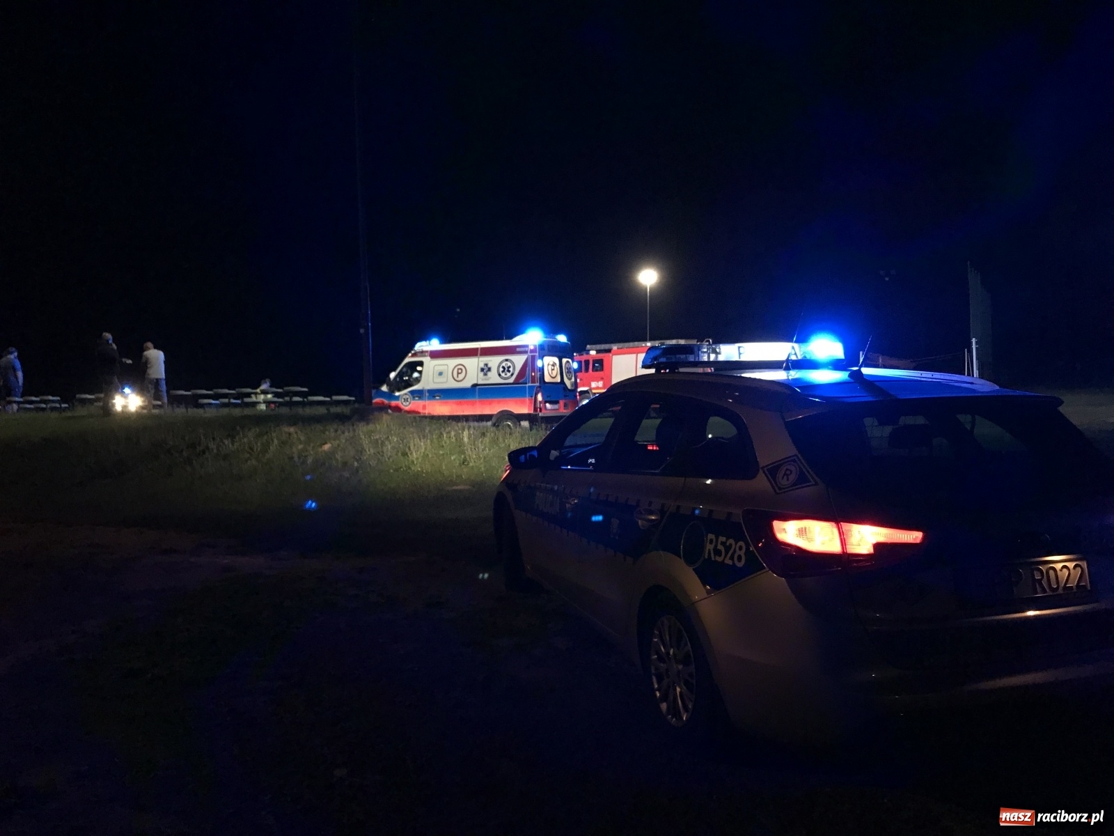 Zdjęcie w galerii na portalu naszraciborz.pl: Tragiczny wypadek w Owsiszczach. Nocne lądowanie śmigłowca z Krakowa wiadomości z regionu