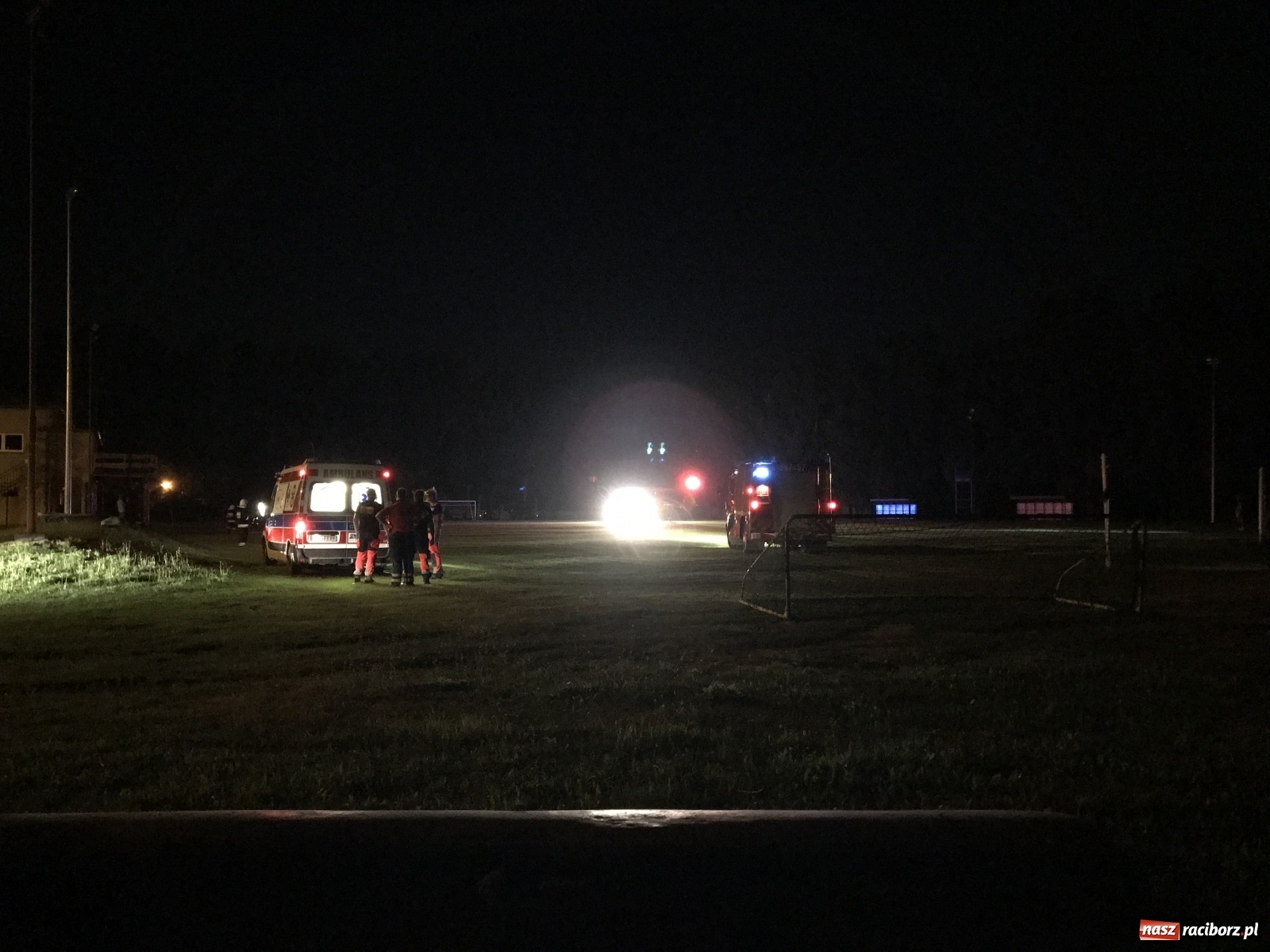 Zdjęcie w galerii na portalu naszraciborz.pl: Tragiczny wypadek w Owsiszczach. Nocne lądowanie śmigłowca z Krakowa wiadomości z regionu