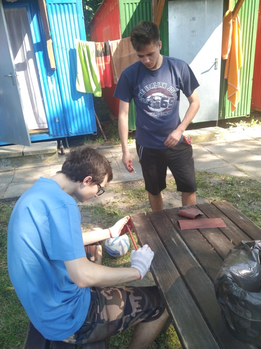 Zdjęcie w galerii na portalu naszraciborz.pl: Pleśna w rękach studentów architektury raciborskiej PWSZ wiadomości z regionu