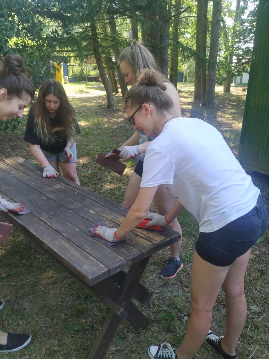 Zdjęcie w galerii na portalu naszraciborz.pl: Pleśna w rękach studentów architektury raciborskiej PWSZ wiadomości z regionu