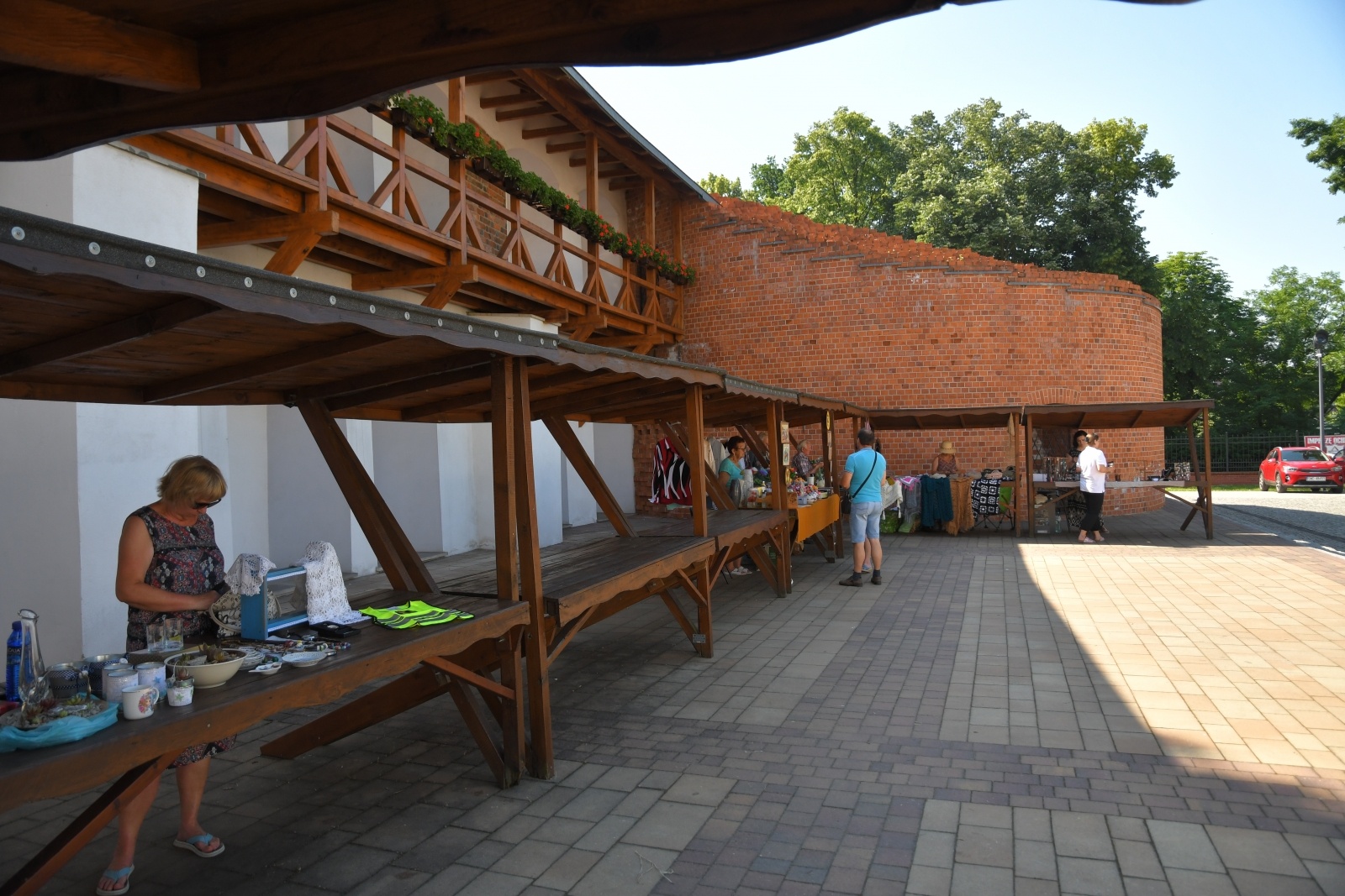 Zdjęcie w galerii na portalu naszraciborz.pl: Zamkowy pchli targ bez frekwencji wiadomości z regionu