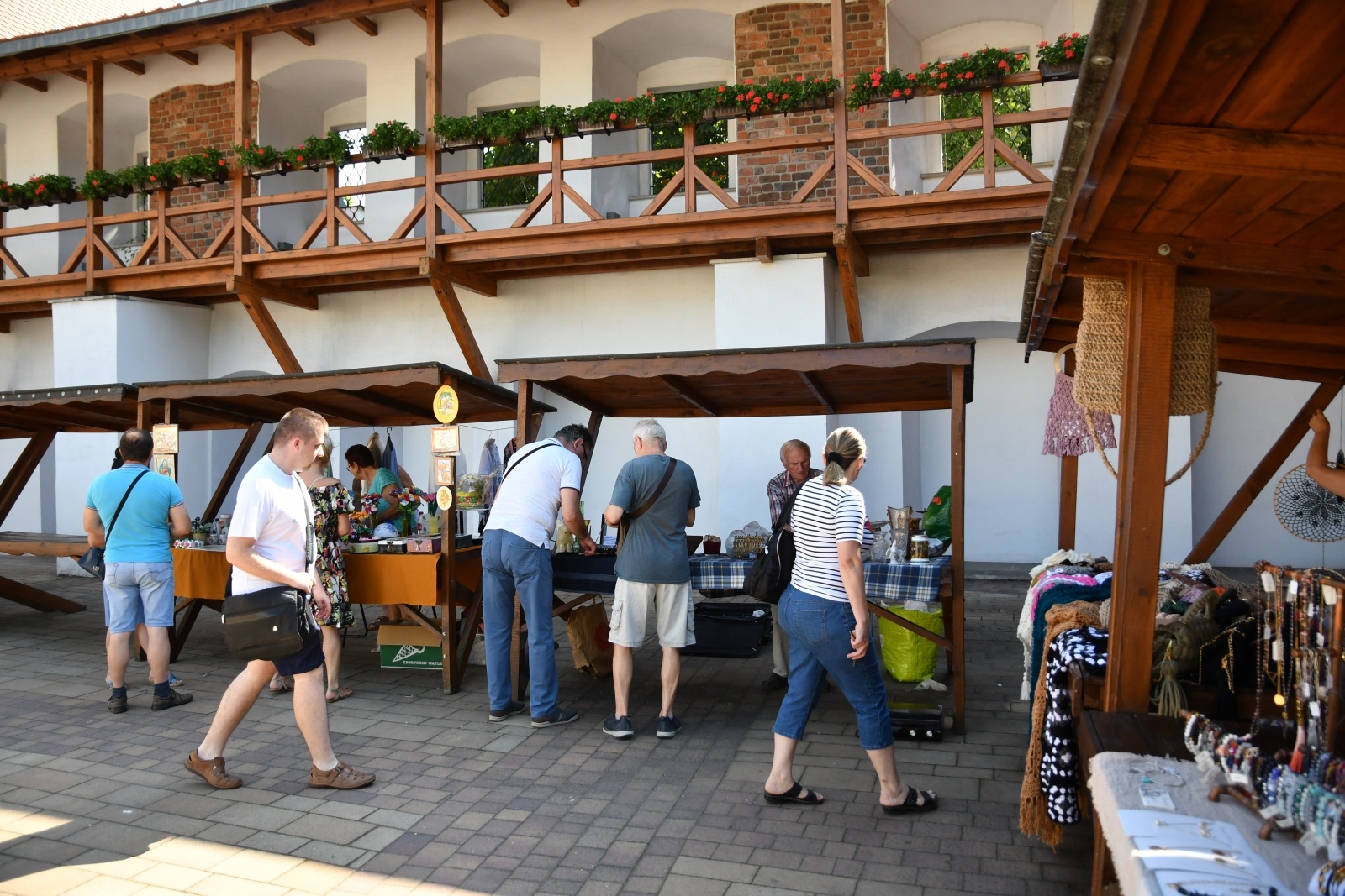 Zdjęcie w galerii na portalu naszraciborz.pl: Zamkowy pchli targ bez frekwencji wiadomości z regionu