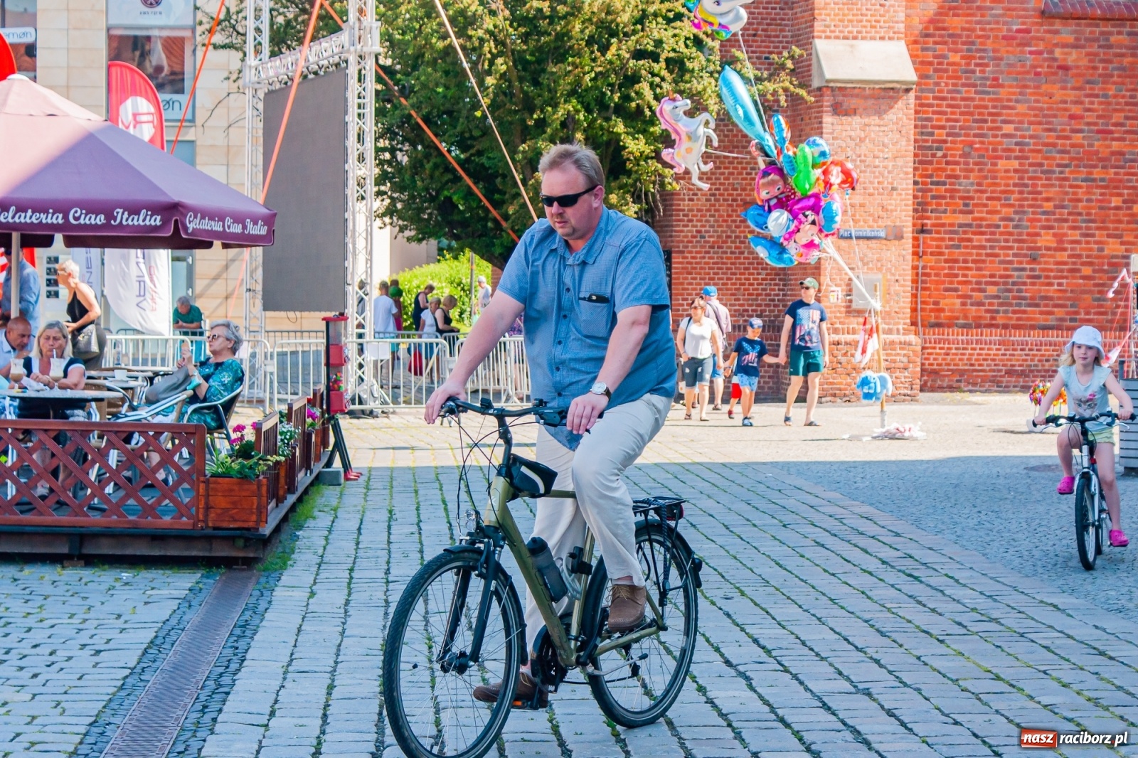 Zdjęcie w galerii na portalu naszraciborz.pl: Rowerowa eskapada na rozpoczęcie obchodów jubileuszu wiadomości z regionu