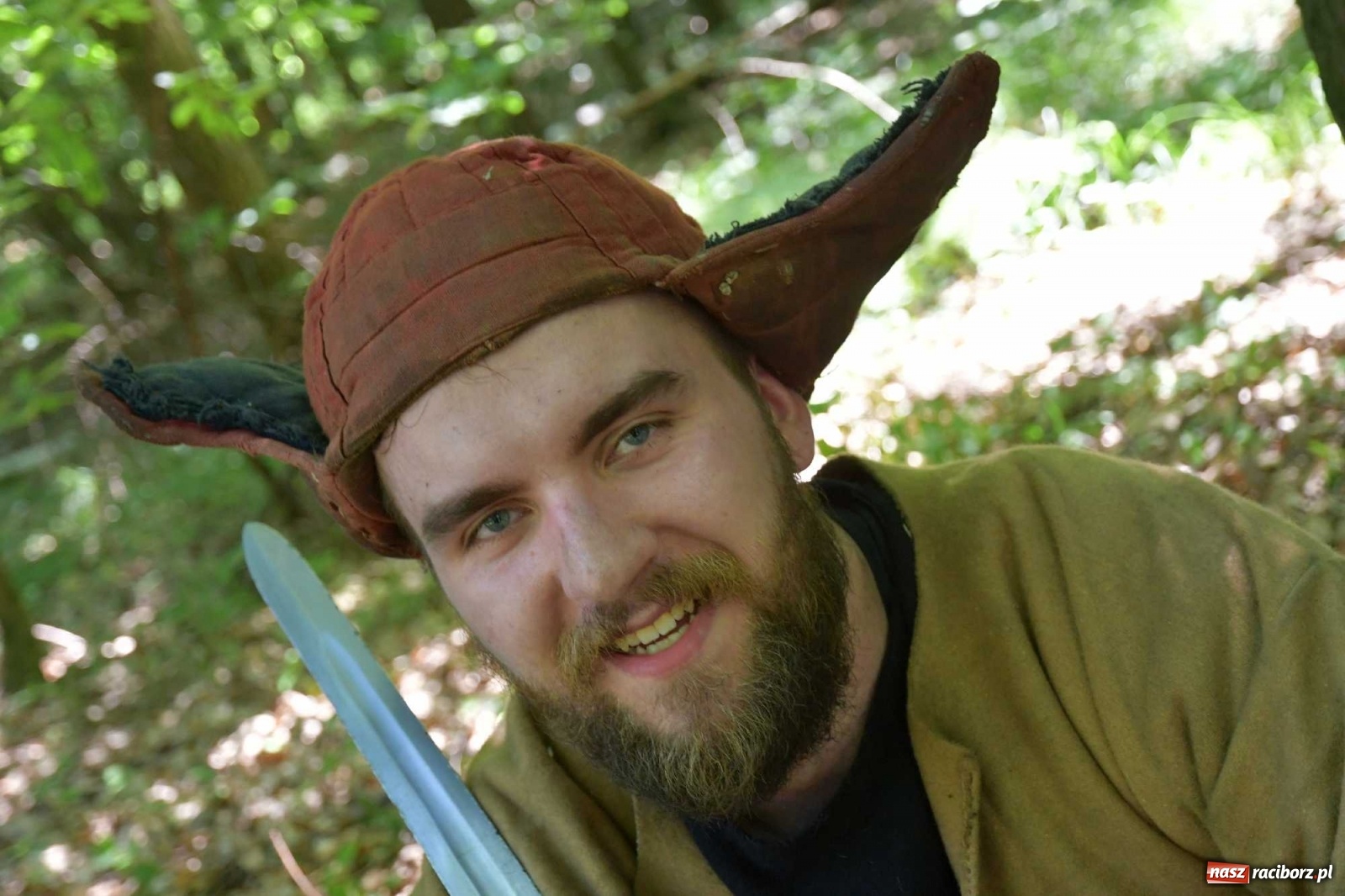 Zdjęcie w galerii na portalu naszraciborz.pl: Walczą, pichcą i handlują. Festiwal średniowieczny w Raciborzu wiadomości z regionu