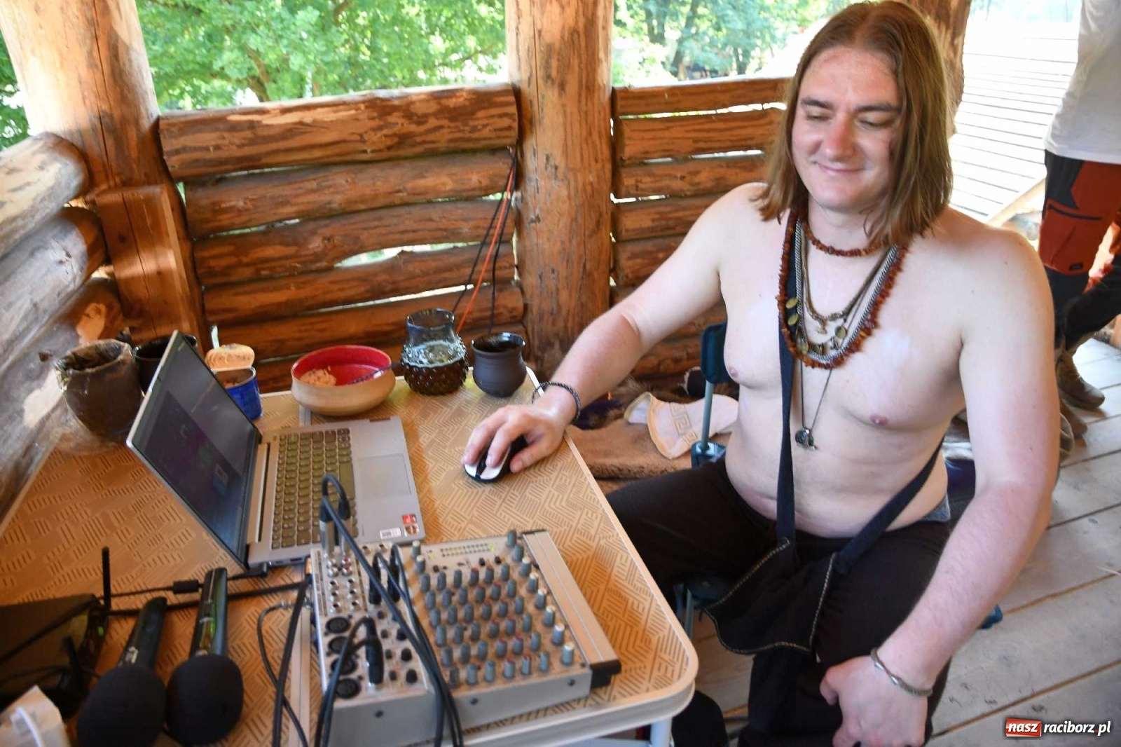 Zdjęcie w galerii na portalu naszraciborz.pl: Walczą, pichcą i handlują. Festiwal średniowieczny w Raciborzu wiadomości z regionu