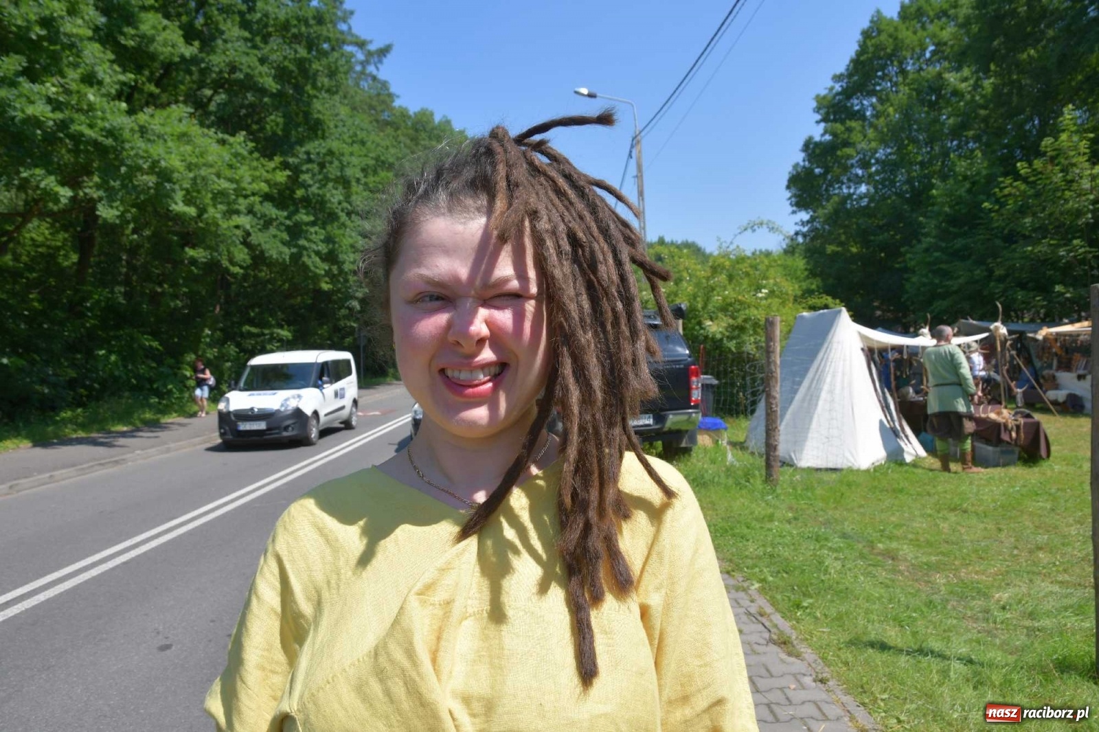 Zdjęcie w galerii na portalu naszraciborz.pl: Walczą, pichcą i handlują. Festiwal średniowieczny w Raciborzu wiadomości z regionu