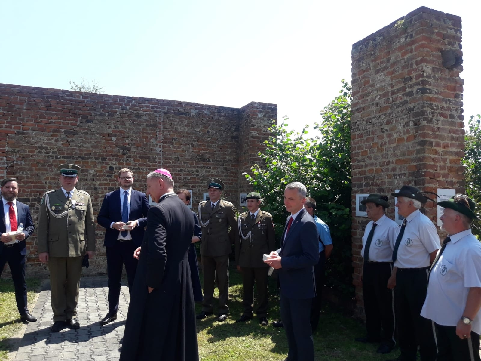 Zdjęcie w galerii na portalu naszraciborz.pl: Biskup polowy Wojska Polskiego w Strzybniku wiadomości z regionu