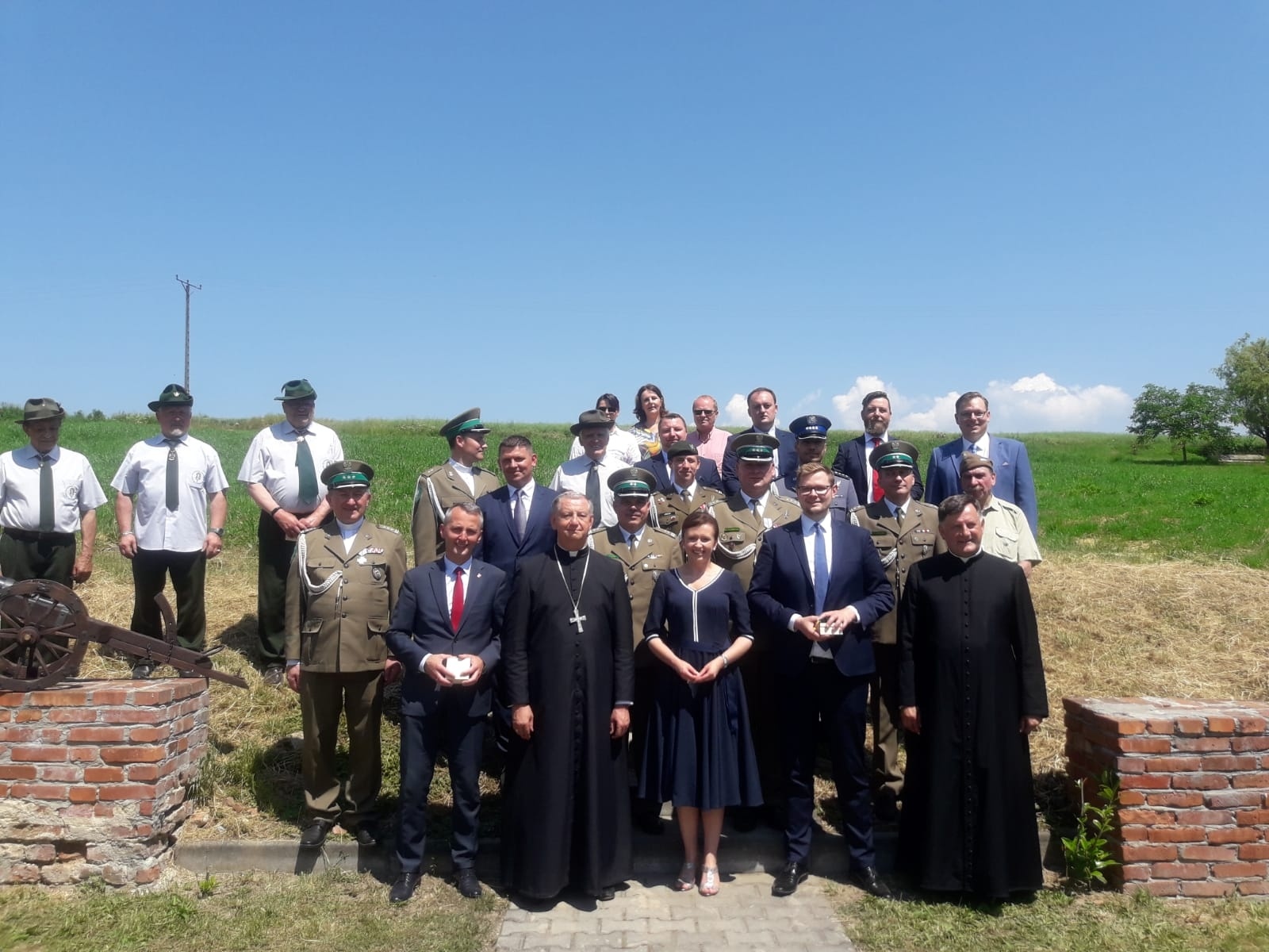 Zdjęcie w galerii na portalu naszraciborz.pl: Biskup polowy Wojska Polskiego w Strzybniku wiadomości z regionu
