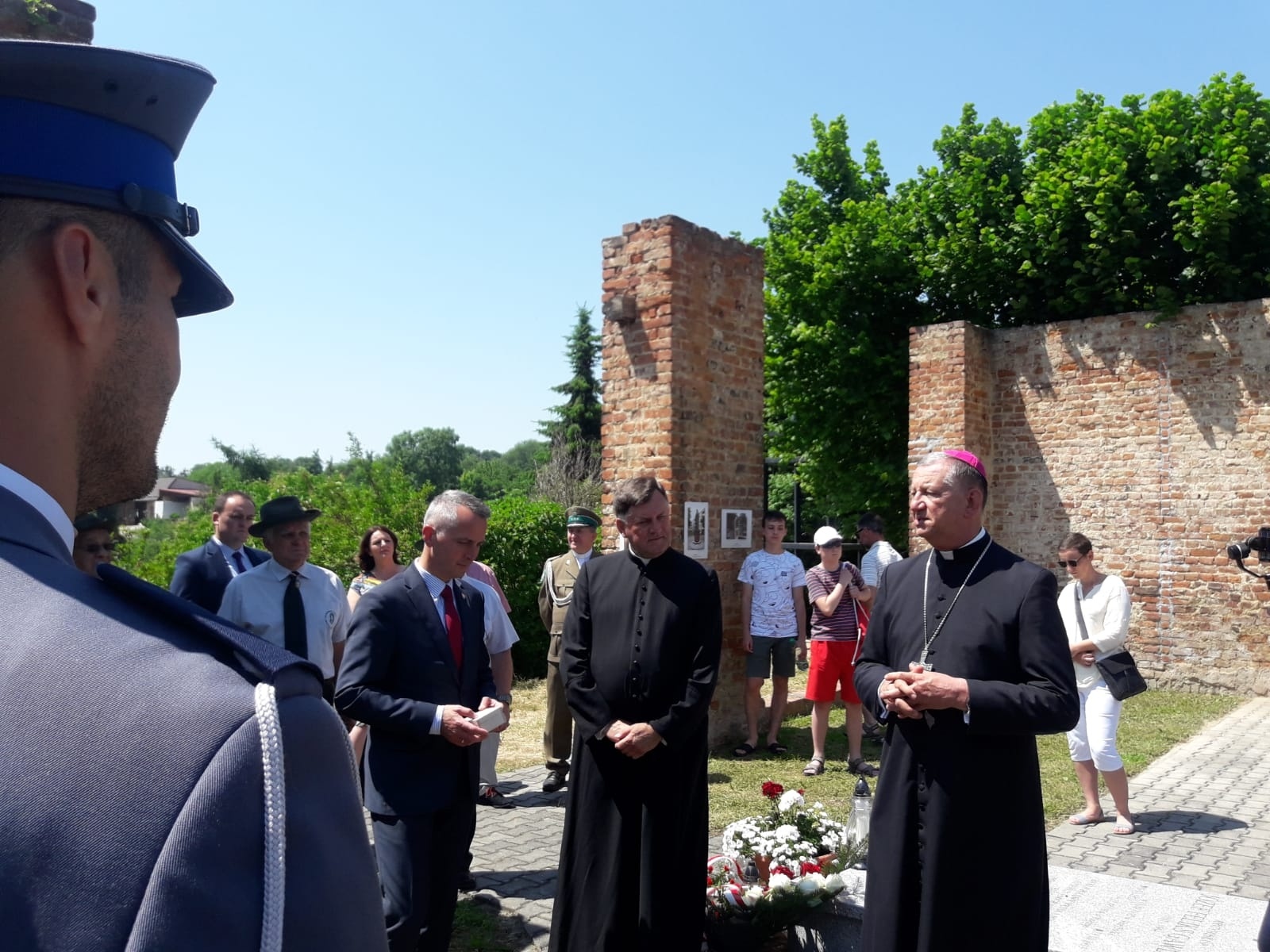 Zdjęcie w galerii na portalu naszraciborz.pl: Biskup polowy Wojska Polskiego w Strzybniku wiadomości z regionu