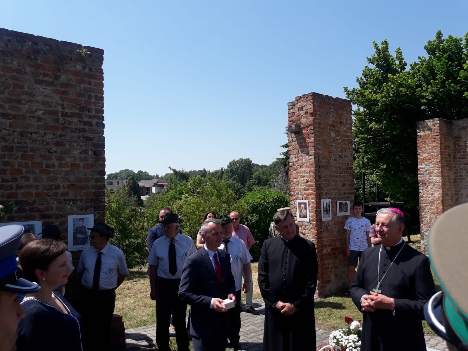 Zdjęcie w galerii na portalu naszraciborz.pl: Biskup polowy Wojska Polskiego w Strzybniku wiadomości z regionu