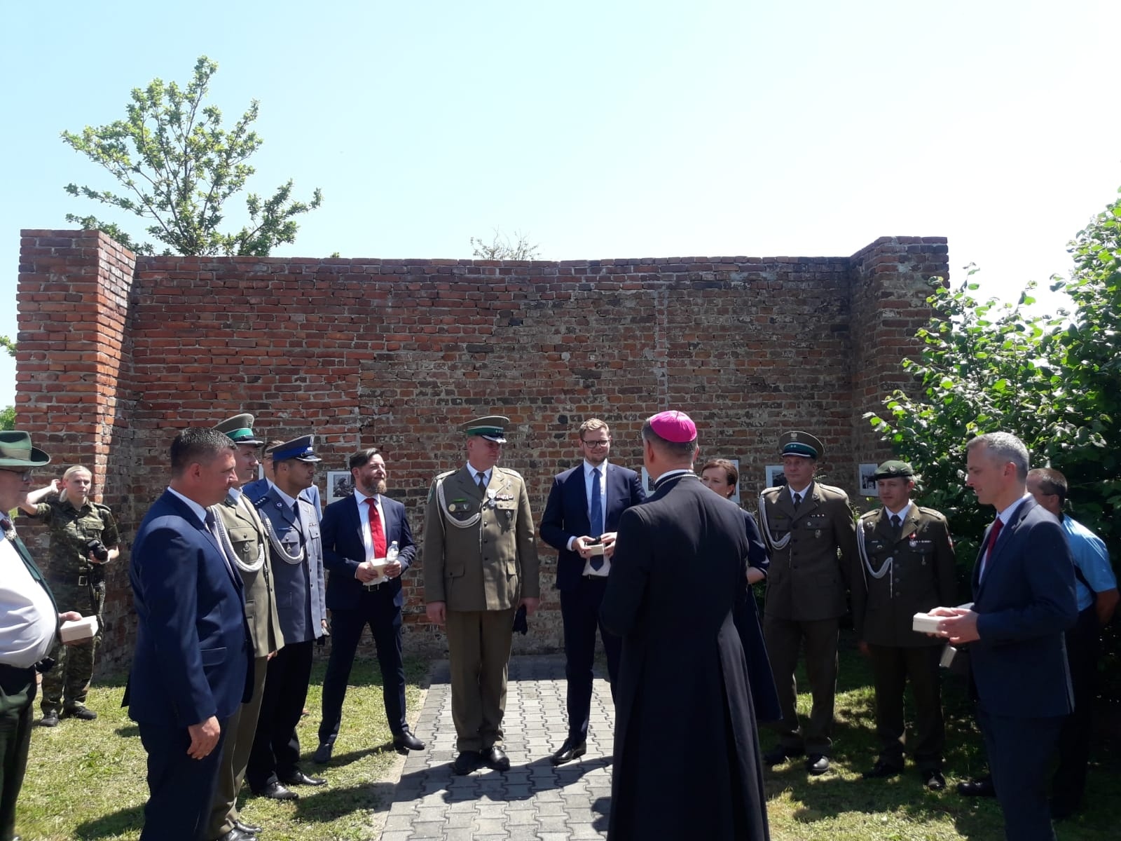 Zdjęcie w galerii na portalu naszraciborz.pl: Biskup polowy Wojska Polskiego w Strzybniku wiadomości z regionu