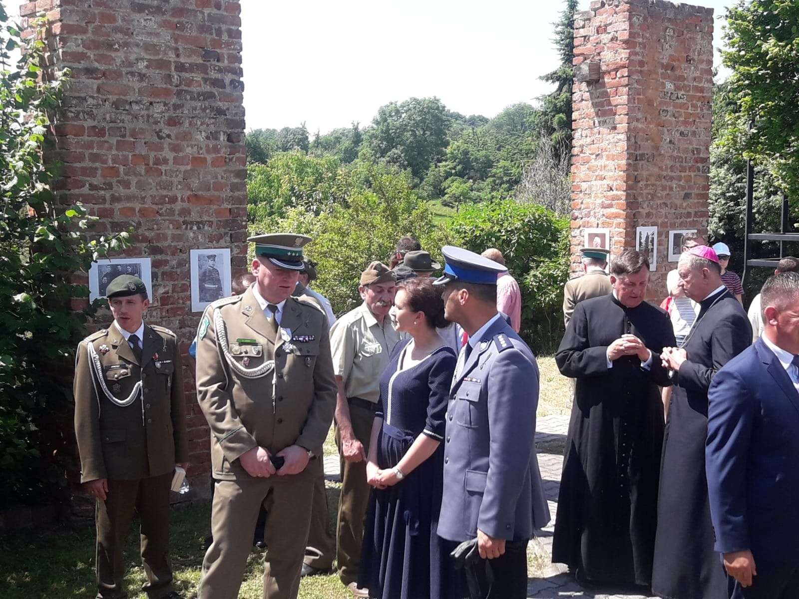 Zdjęcie w galerii na portalu naszraciborz.pl: Biskup polowy Wojska Polskiego w Strzybniku wiadomości z regionu