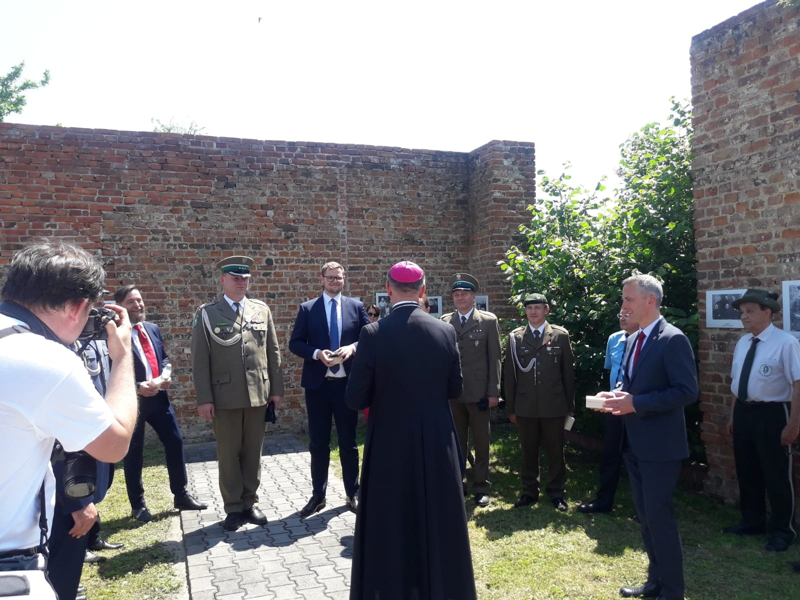 Zdjęcie w galerii na portalu naszraciborz.pl: Biskup polowy Wojska Polskiego w Strzybniku wiadomości z regionu