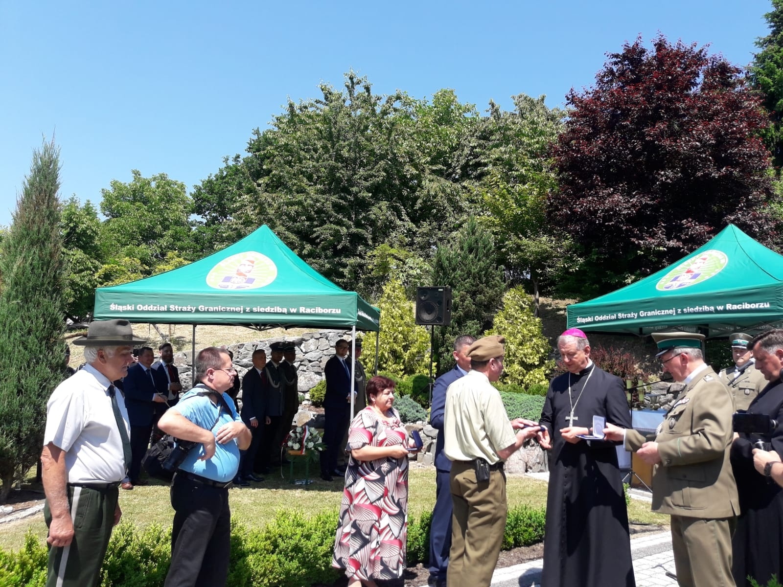 Zdjęcie w galerii na portalu naszraciborz.pl: Biskup polowy Wojska Polskiego w Strzybniku wiadomości z regionu