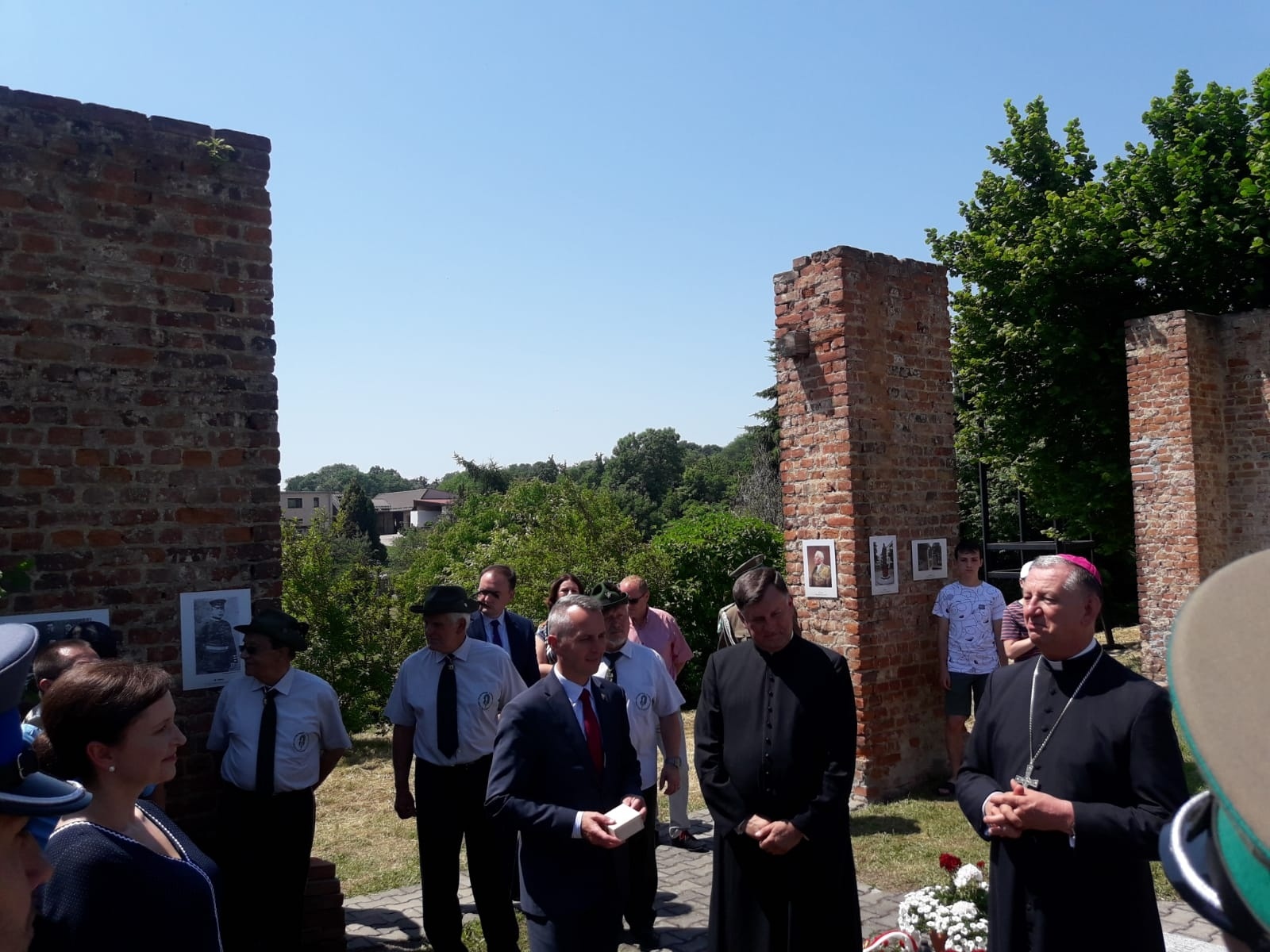 Zdjęcie w galerii na portalu naszraciborz.pl: Biskup polowy Wojska Polskiego w Strzybniku wiadomości z regionu