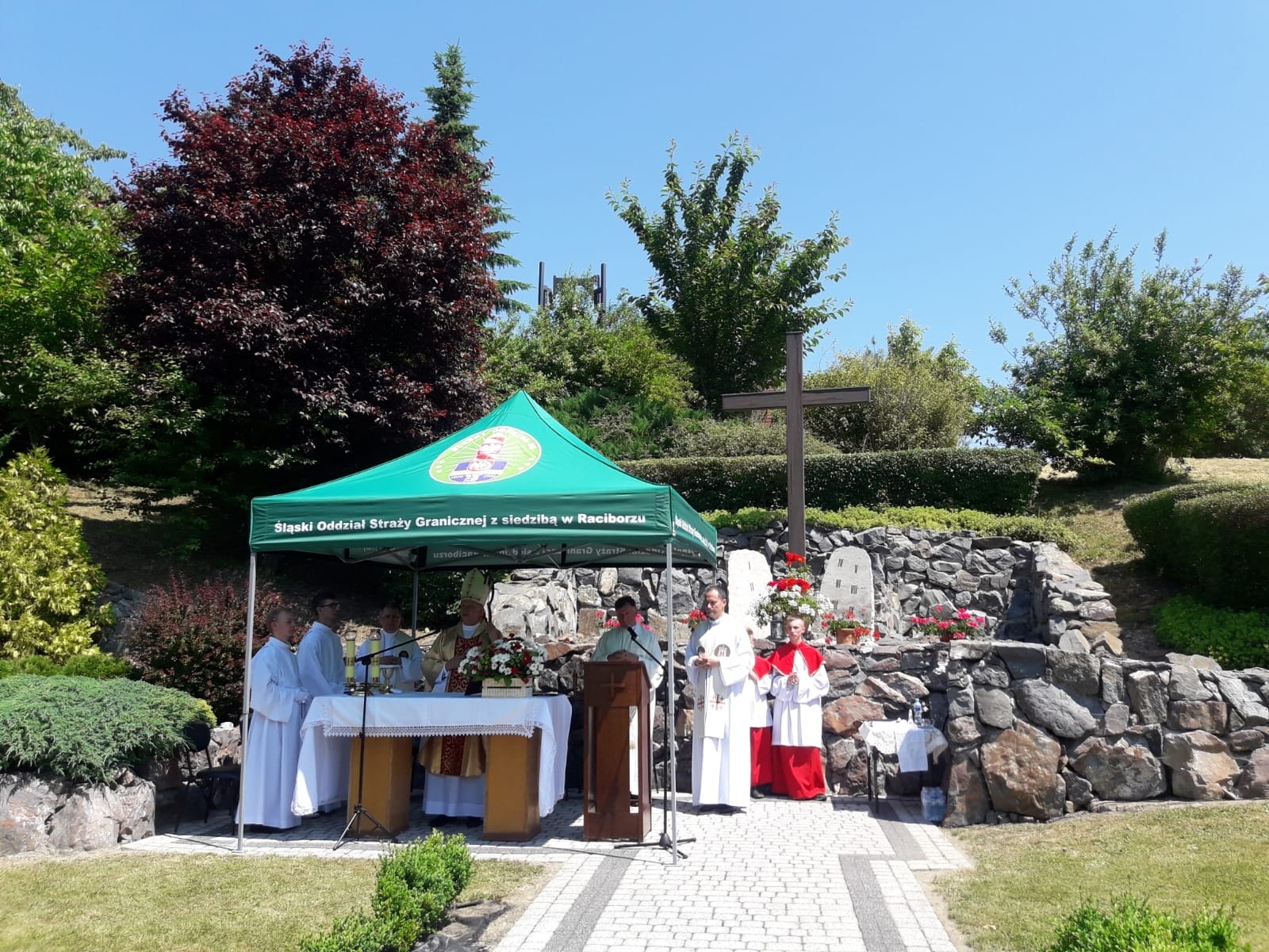 Zdjęcie w galerii na portalu naszraciborz.pl: Biskup polowy Wojska Polskiego w Strzybniku wiadomości z regionu