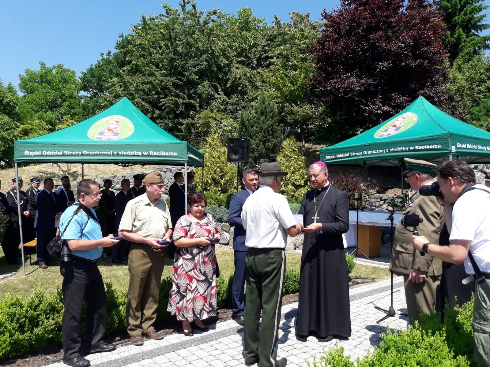 Zdjęcie w galerii na portalu naszraciborz.pl: Biskup polowy Wojska Polskiego w Strzybniku wiadomości z regionu