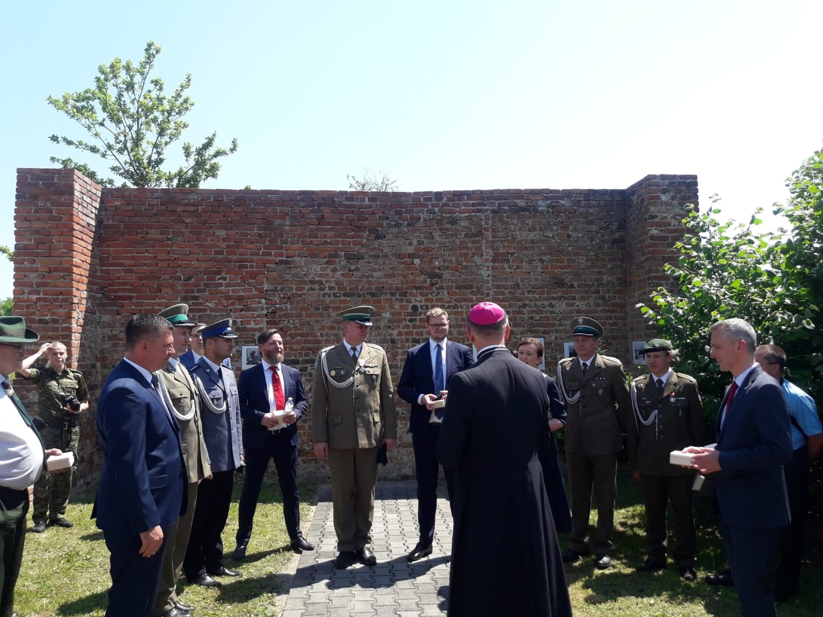 Zdjęcie w galerii na portalu naszraciborz.pl: Biskup polowy Wojska Polskiego w Strzybniku wiadomości z regionu