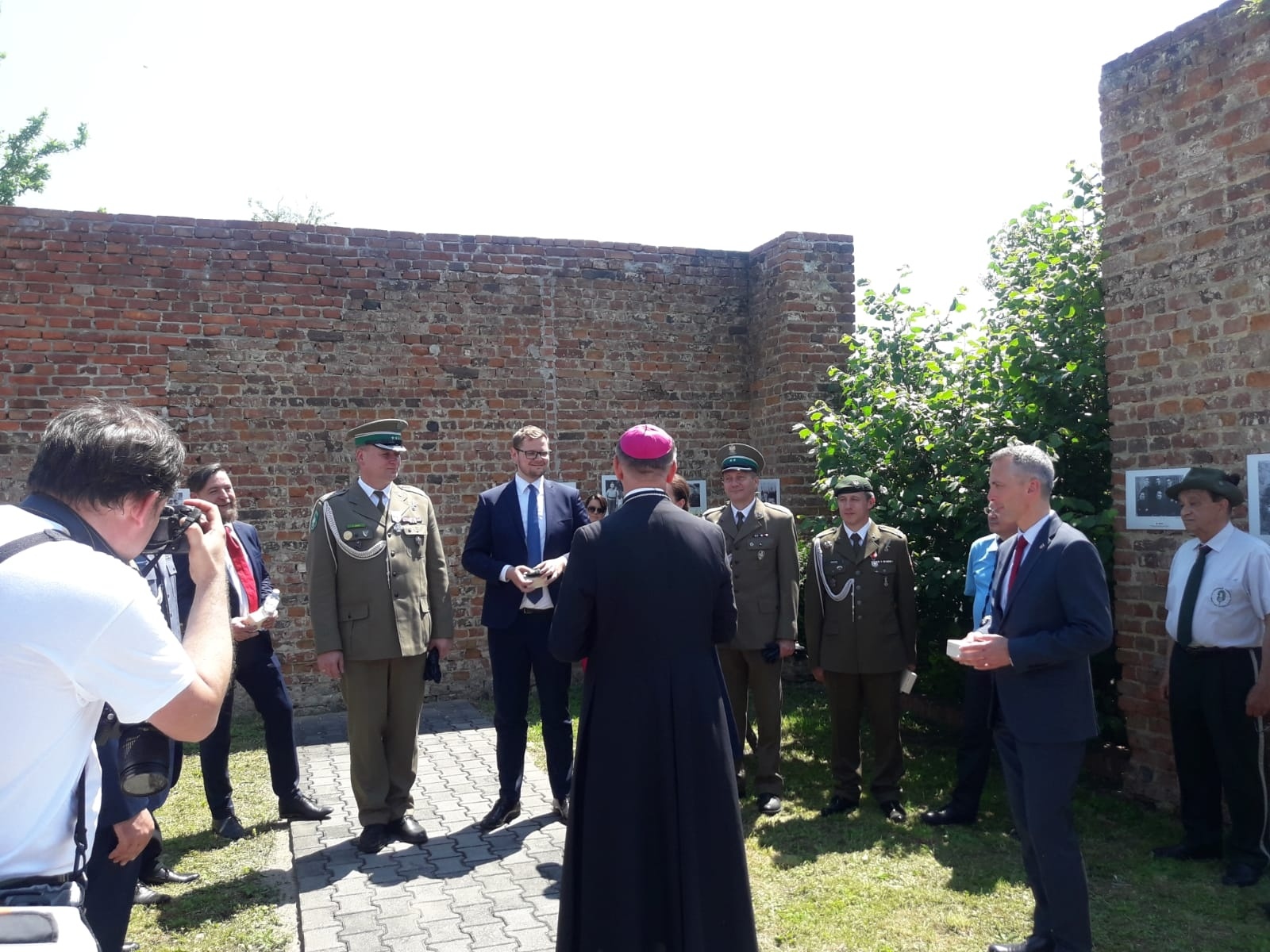 Zdjęcie w galerii na portalu naszraciborz.pl: Biskup polowy Wojska Polskiego w Strzybniku wiadomości z regionu