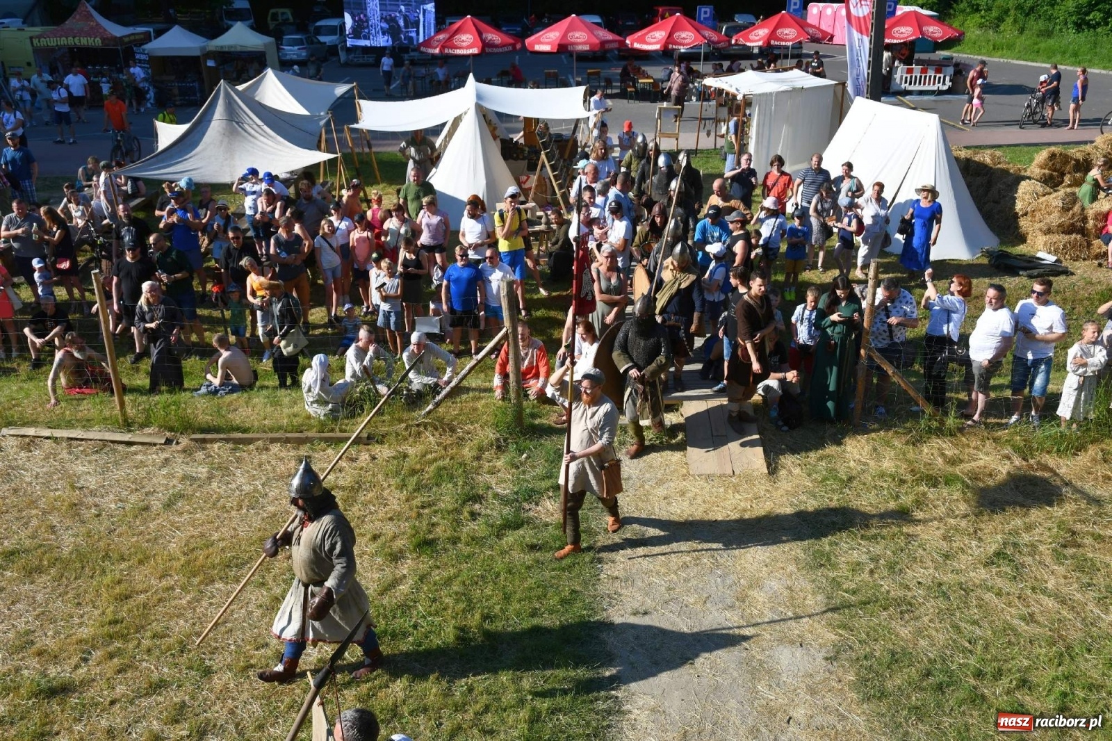Zdjęcie w galerii na portalu naszraciborz.pl: Wielka bitwa wojów pod raciborskim grodem [WIDEO] wiadomości z regionu