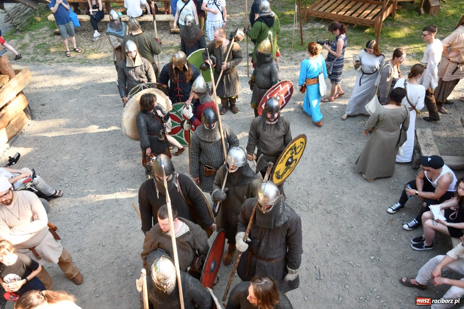 Zdjęcie w galerii na portalu naszraciborz.pl: Wielka bitwa wojów pod raciborskim grodem [WIDEO] wiadomości z regionu