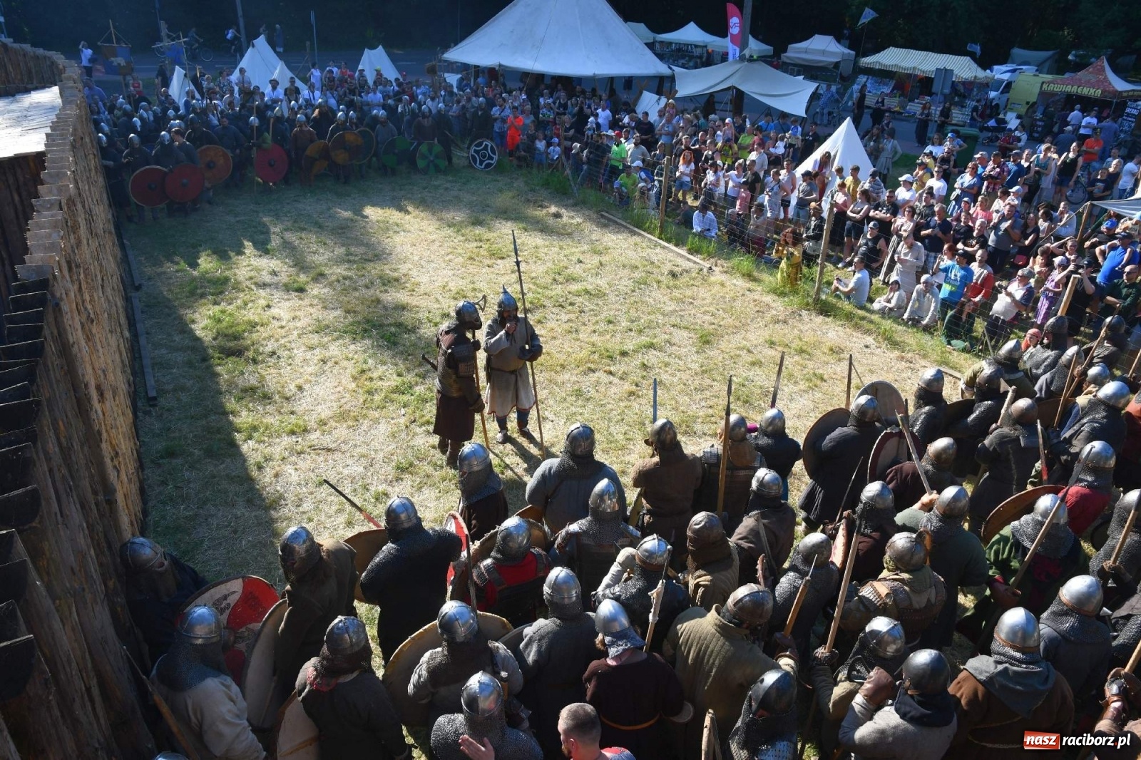 Zdjęcie w galerii na portalu naszraciborz.pl: Wielka bitwa wojów pod raciborskim grodem [WIDEO] wiadomości z regionu