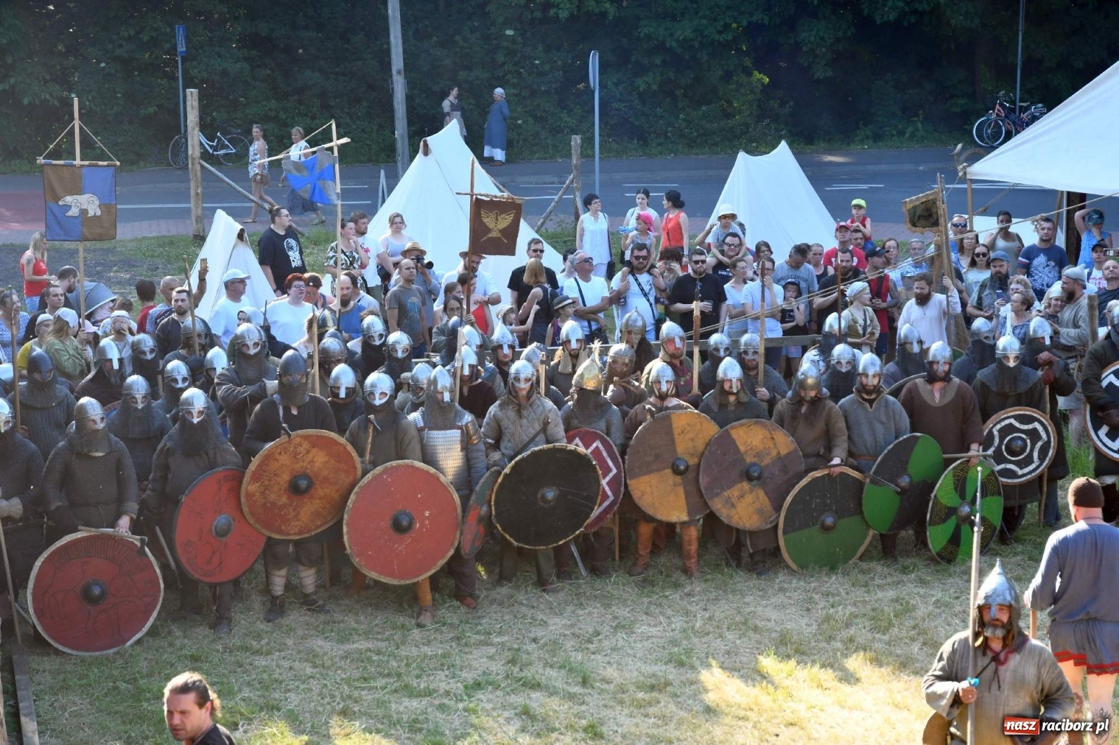 Zdjęcie w galerii na portalu naszraciborz.pl: Wielka bitwa wojów pod raciborskim grodem [WIDEO] wiadomości z regionu
