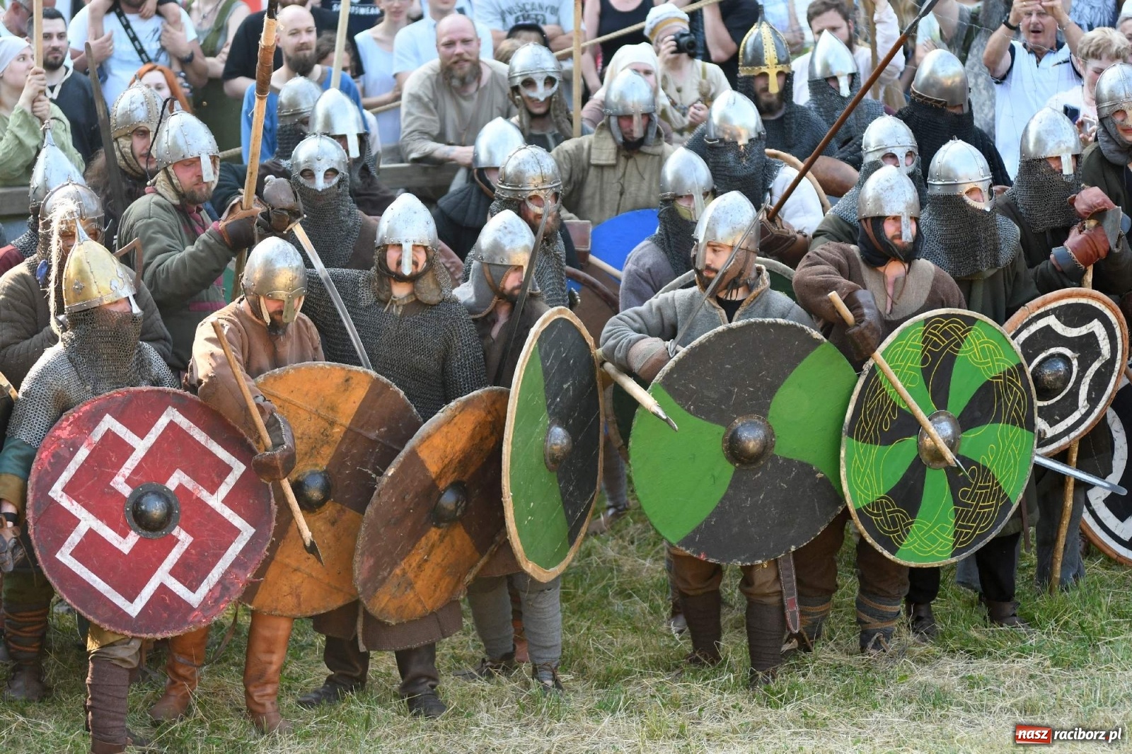 Zdjęcie w galerii na portalu naszraciborz.pl: Wielka bitwa wojów pod raciborskim grodem [WIDEO] wiadomości z regionu