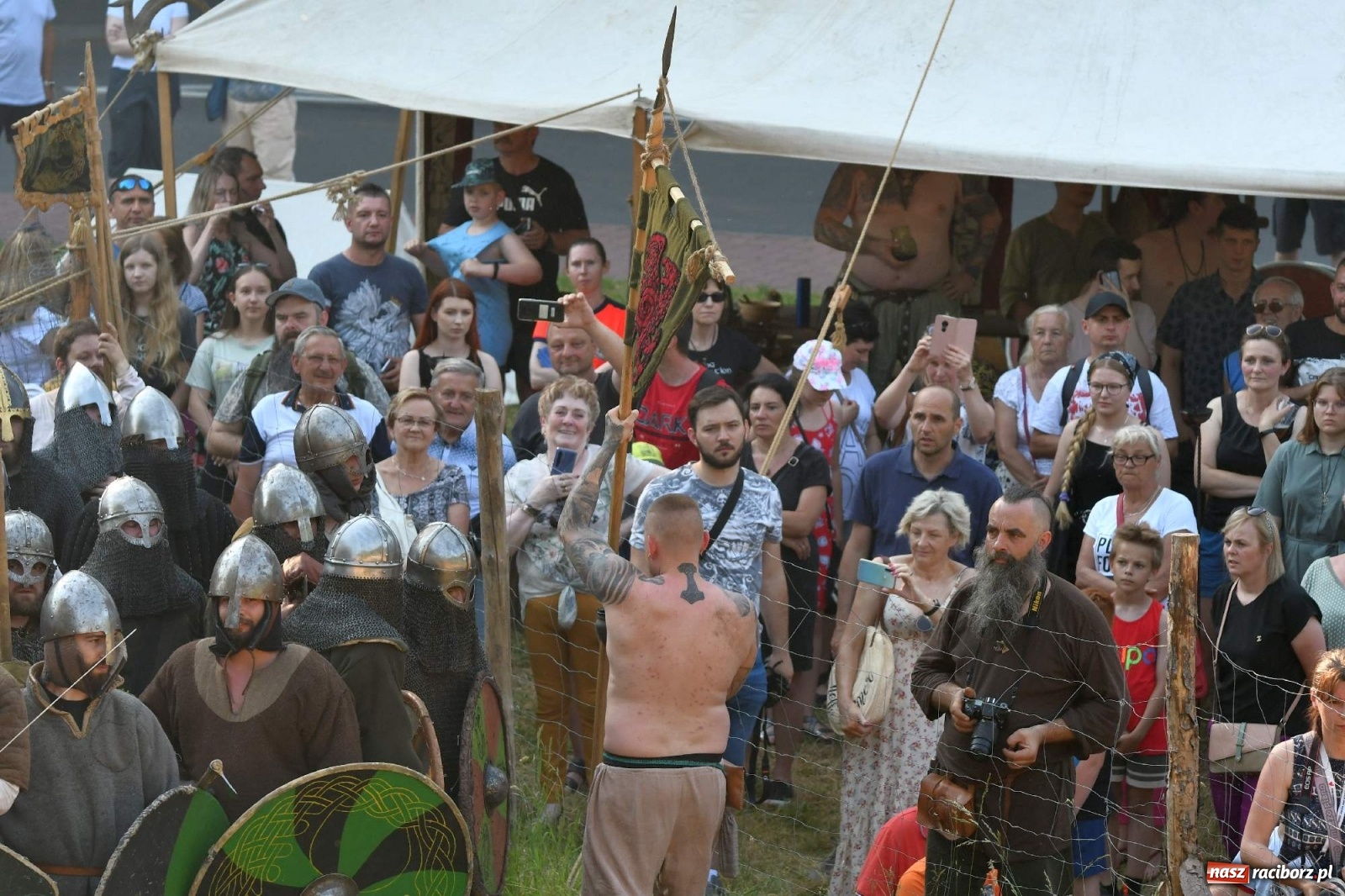 Zdjęcie w galerii na portalu naszraciborz.pl: Wielka bitwa wojów pod raciborskim grodem [WIDEO] wiadomości z regionu