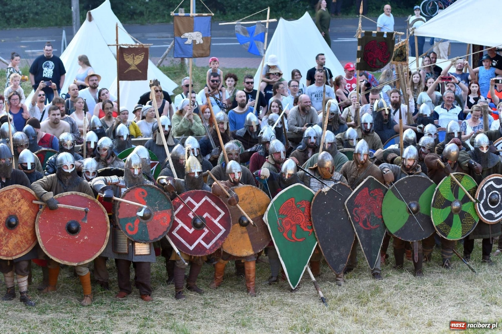 Zdjęcie w galerii na portalu naszraciborz.pl: Wielka bitwa wojów pod raciborskim grodem [WIDEO] wiadomości z regionu