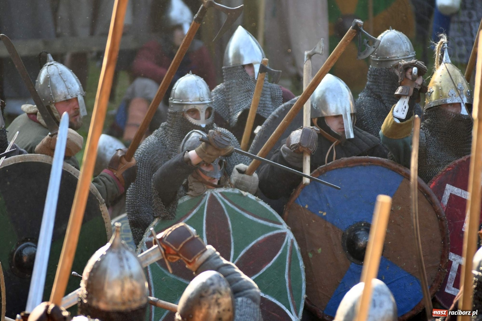 Zdjęcie w galerii na portalu naszraciborz.pl: Wielka bitwa wojów pod raciborskim grodem [WIDEO] wiadomości z regionu