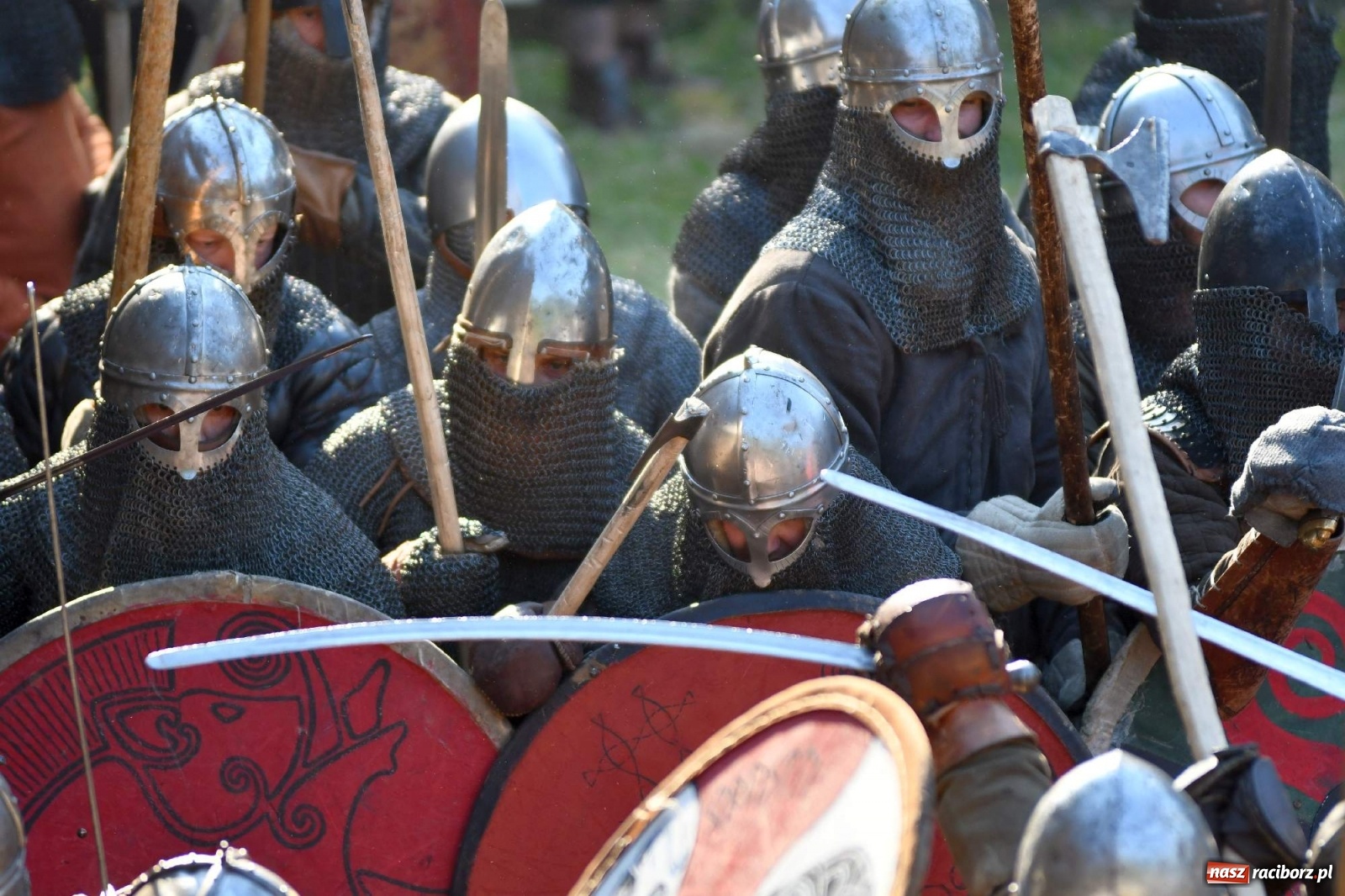 Zdjęcie w galerii na portalu naszraciborz.pl: Wielka bitwa wojów pod raciborskim grodem [WIDEO] wiadomości z regionu