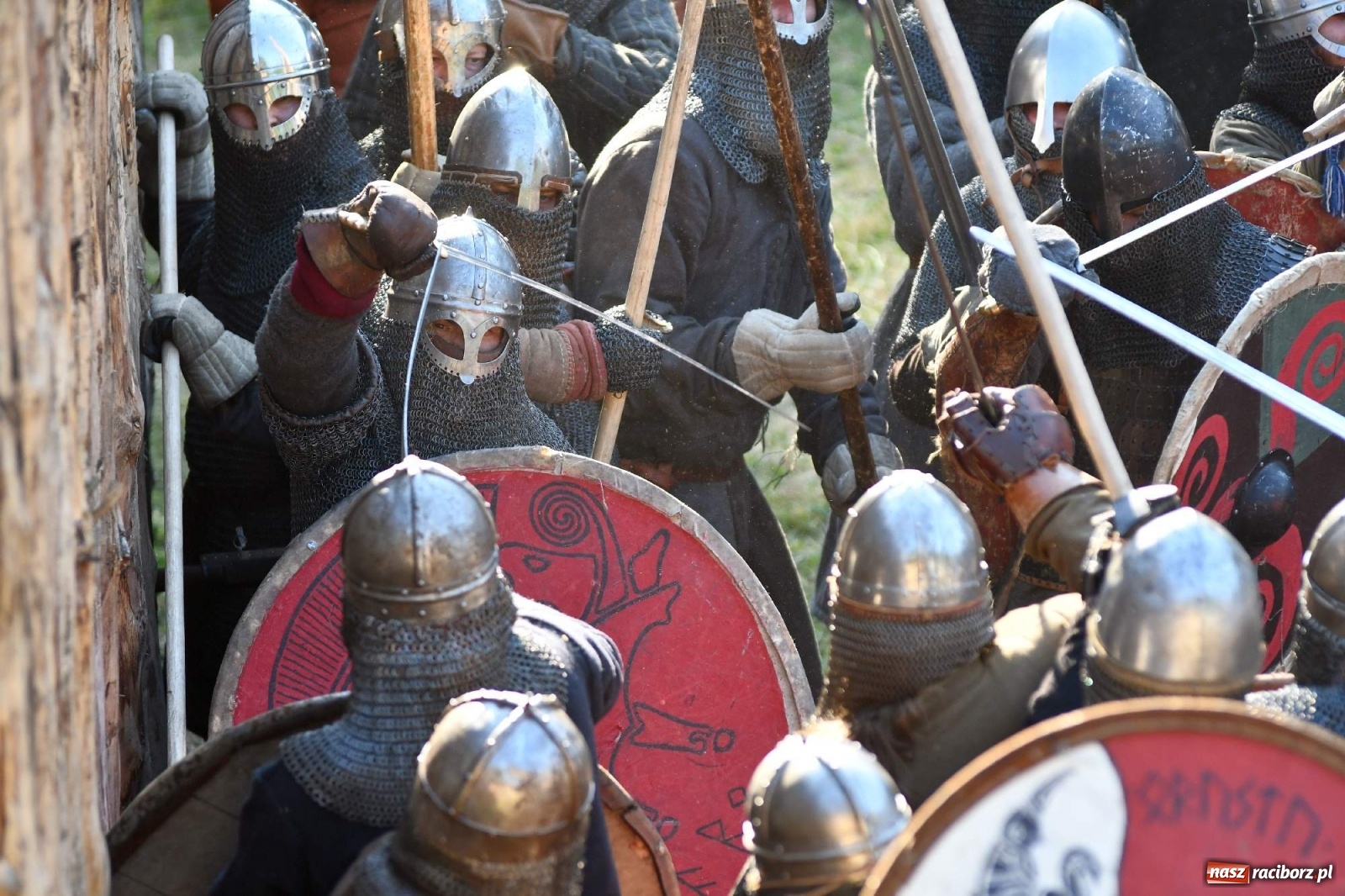 Zdjęcie w galerii na portalu naszraciborz.pl: Wielka bitwa wojów pod raciborskim grodem [WIDEO] wiadomości z regionu