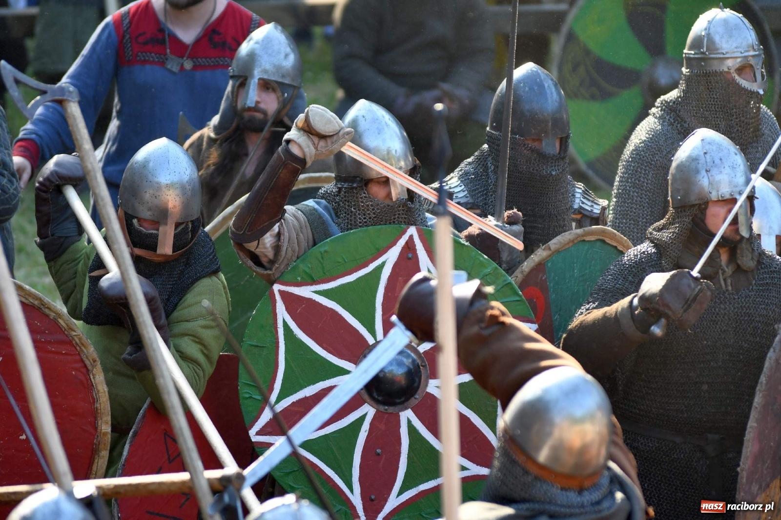 Zdjęcie w galerii na portalu naszraciborz.pl: Wielka bitwa wojów pod raciborskim grodem [WIDEO] wiadomości z regionu