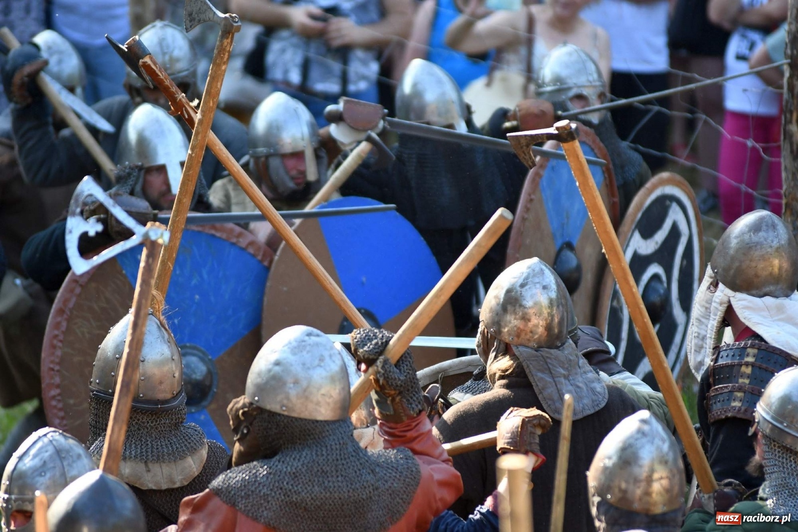 Zdjęcie w galerii na portalu naszraciborz.pl: Wielka bitwa wojów pod raciborskim grodem [WIDEO] wiadomości z regionu