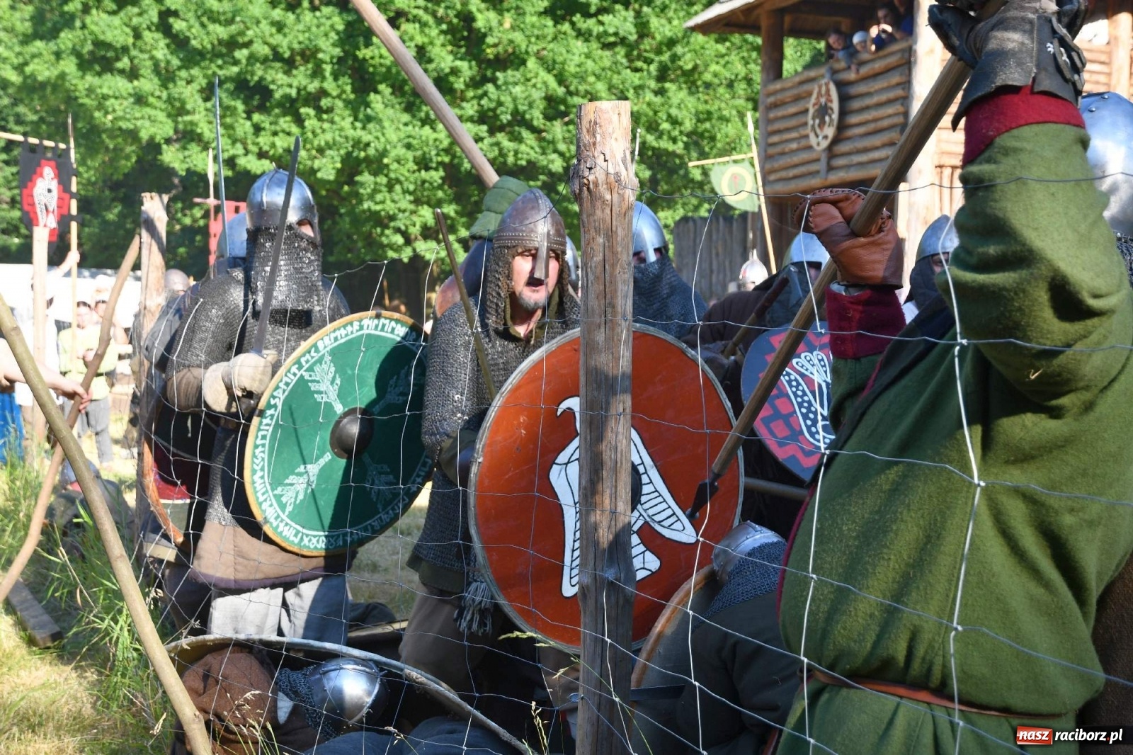 Zdjęcie w galerii na portalu naszraciborz.pl: Wielka bitwa wojów pod raciborskim grodem [WIDEO] wiadomości z regionu