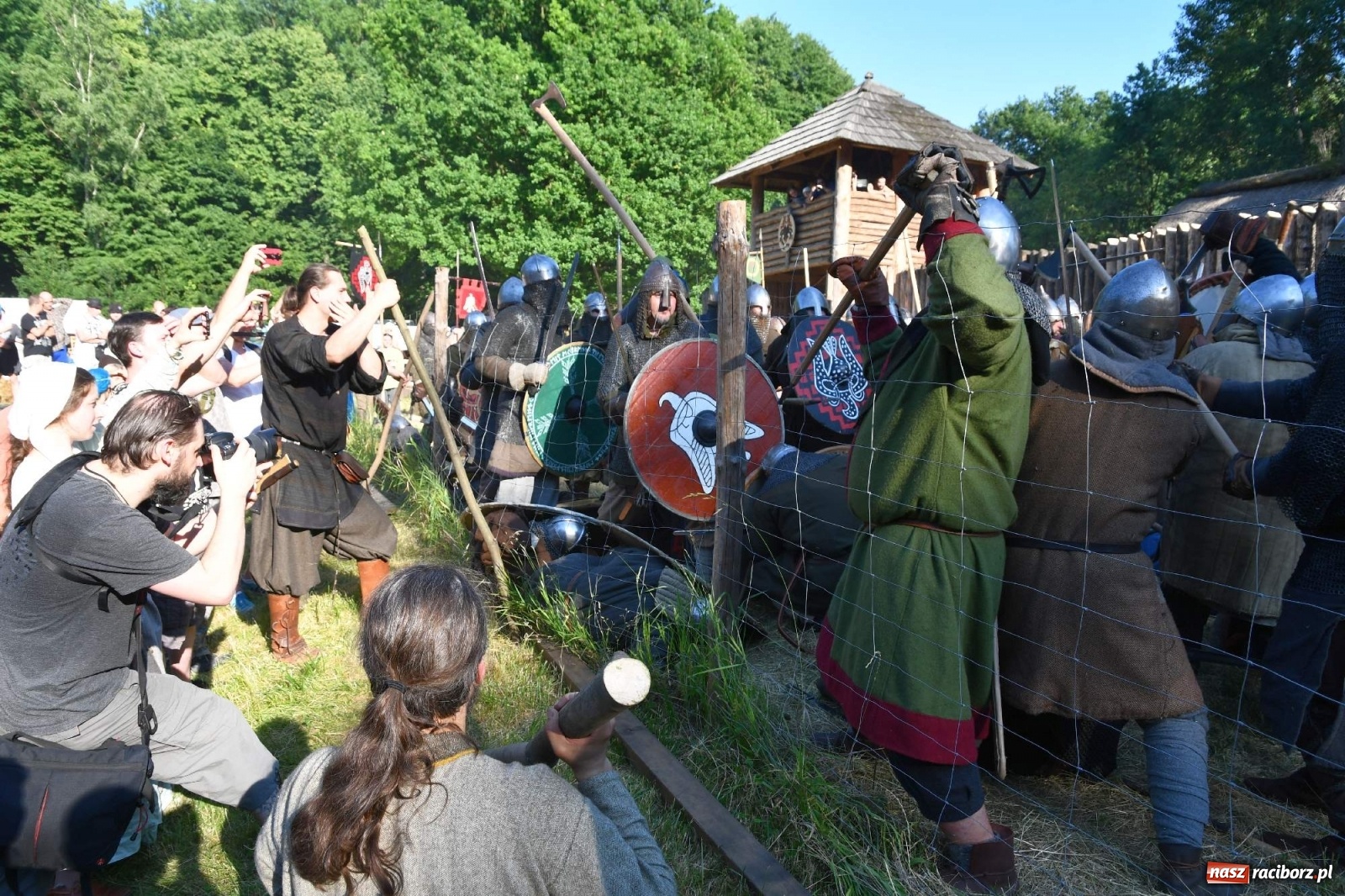 Zdjęcie w galerii na portalu naszraciborz.pl: Wielka bitwa wojów pod raciborskim grodem [WIDEO] wiadomości z regionu