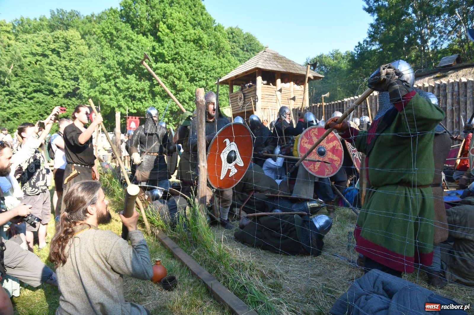 Zdjęcie w galerii na portalu naszraciborz.pl: Wielka bitwa wojów pod raciborskim grodem [WIDEO] wiadomości z regionu