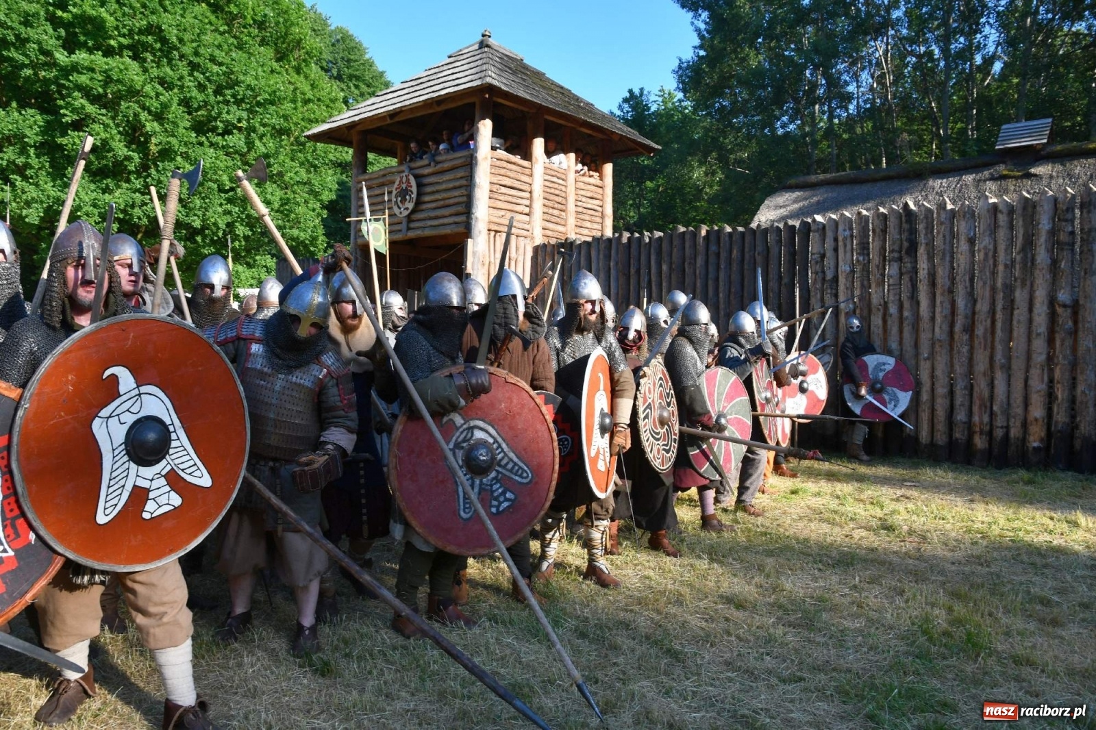 Zdjęcie w galerii na portalu naszraciborz.pl: Wielka bitwa wojów pod raciborskim grodem [WIDEO] wiadomości z regionu
