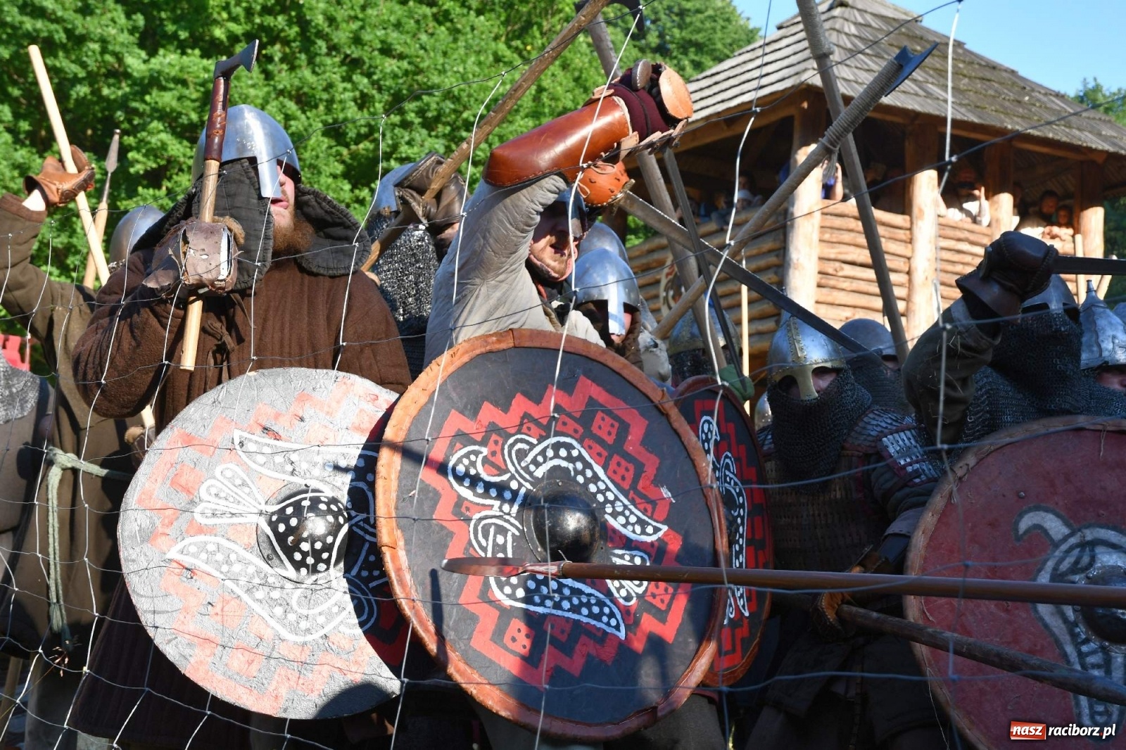 Zdjęcie w galerii na portalu naszraciborz.pl: Wielka bitwa wojów pod raciborskim grodem [WIDEO] wiadomości z regionu