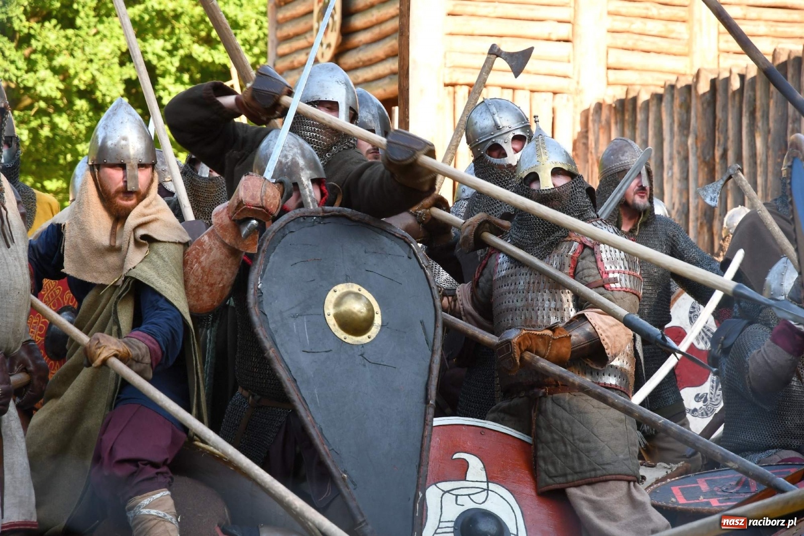 Zdjęcie w galerii na portalu naszraciborz.pl: Wielka bitwa wojów pod raciborskim grodem [WIDEO] wiadomości z regionu