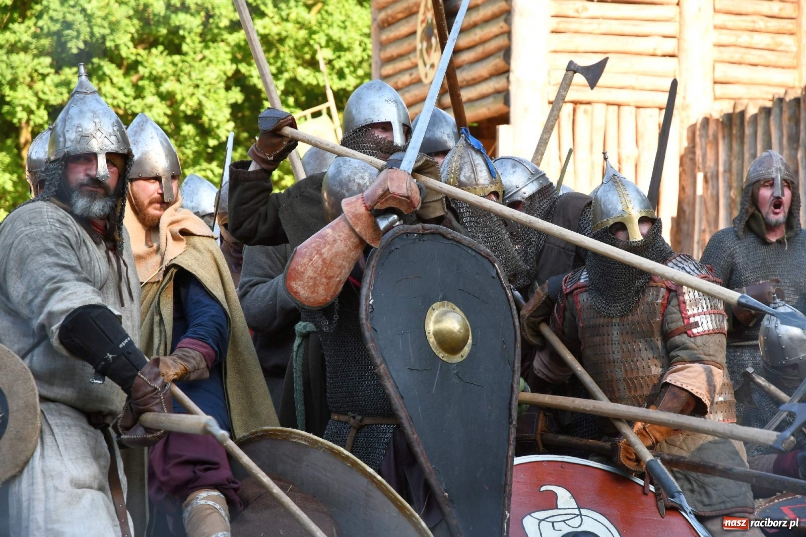 Zdjęcie w galerii na portalu naszraciborz.pl: Wielka bitwa wojów pod raciborskim grodem [WIDEO] wiadomości z regionu