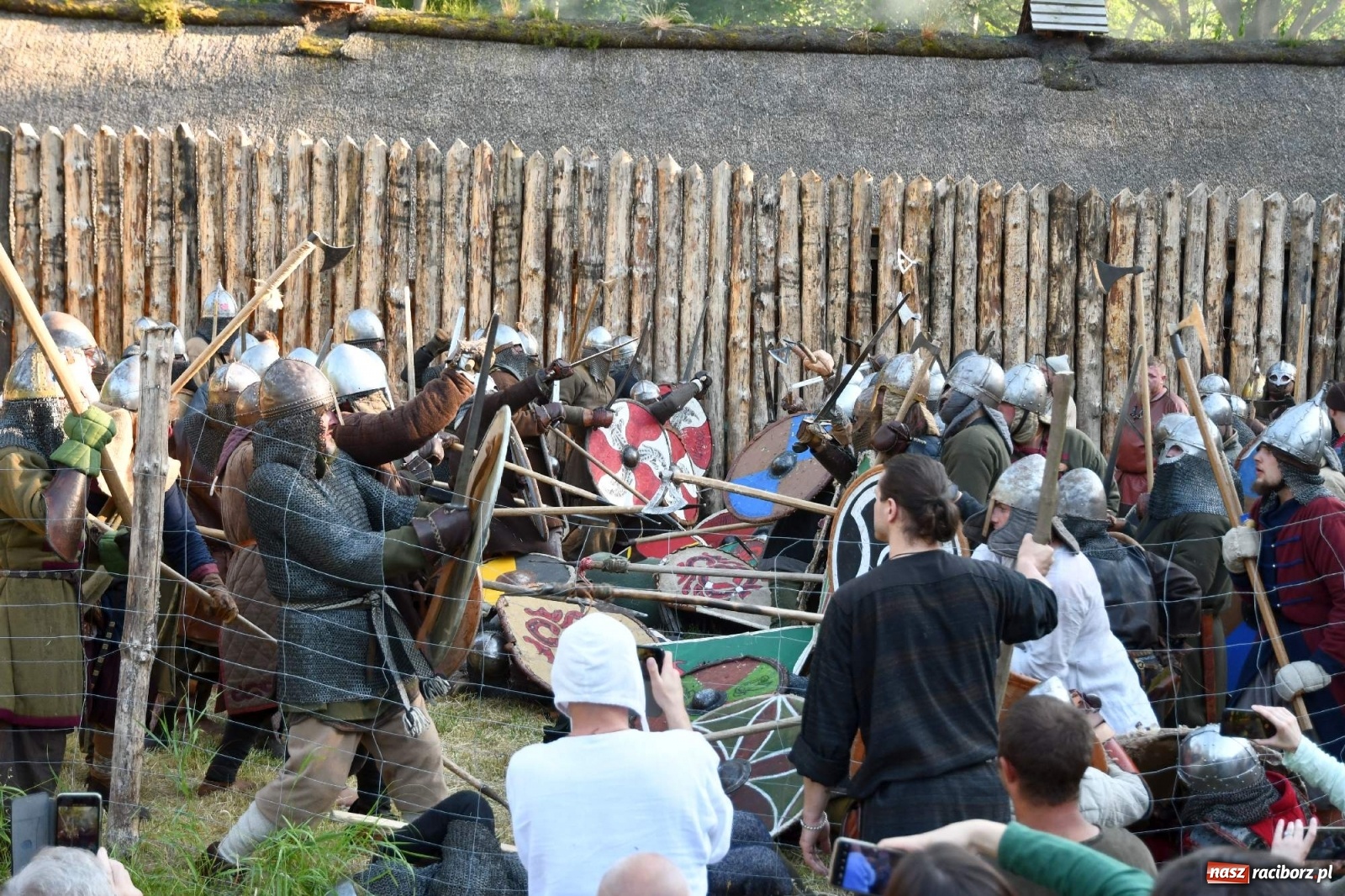 Zdjęcie w galerii na portalu naszraciborz.pl: Wielka bitwa wojów pod raciborskim grodem [WIDEO] wiadomości z regionu