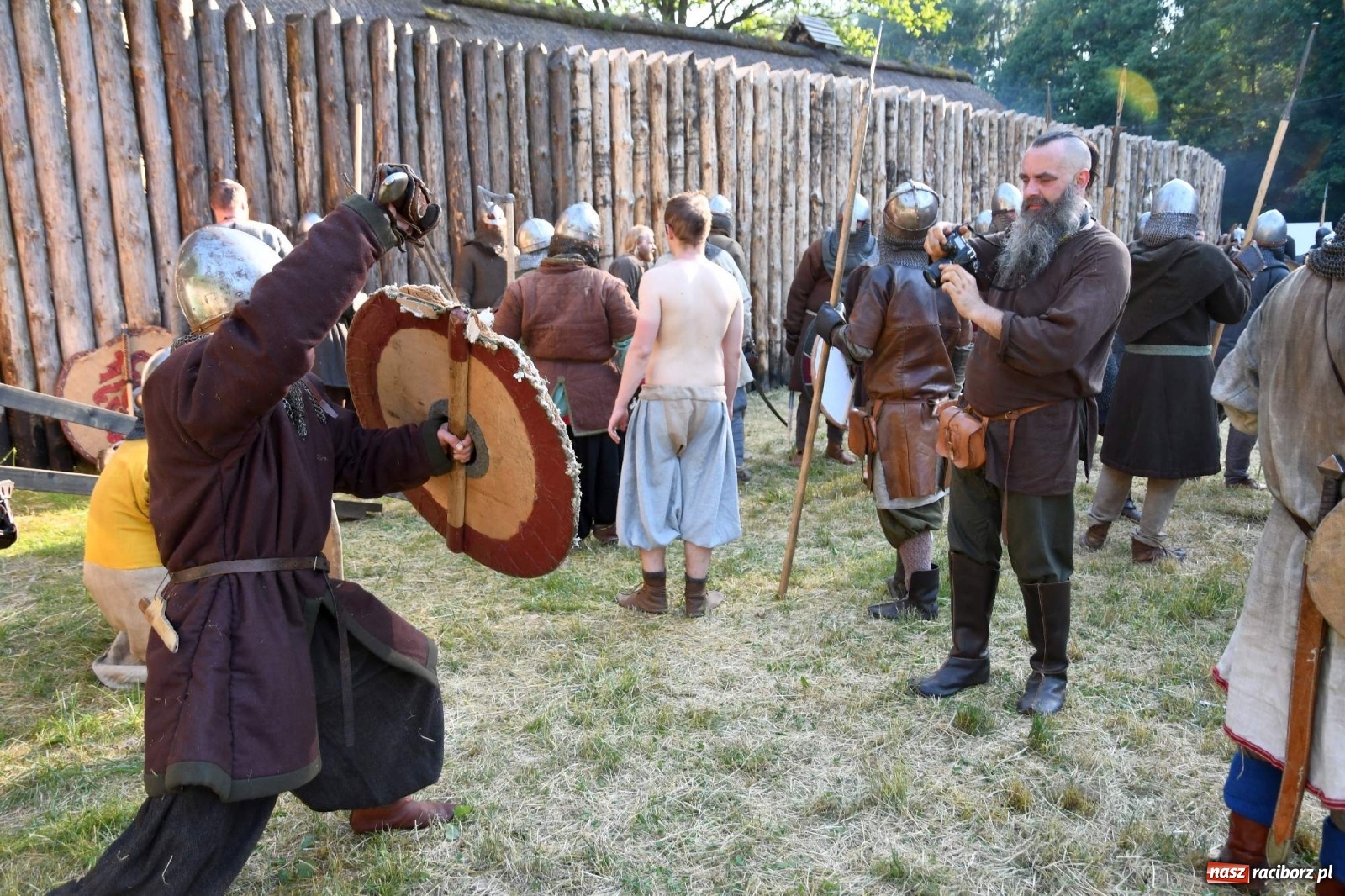 Zdjęcie w galerii na portalu naszraciborz.pl: Wielka bitwa wojów pod raciborskim grodem [WIDEO] wiadomości z regionu