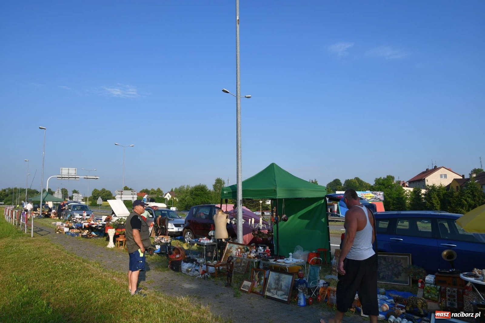 Zdjęcie w galerii na portalu naszraciborz.pl: Jarmark w Chałupkach. Sprzedający nie zawiedli [WIDEO] wiadomości z regionu