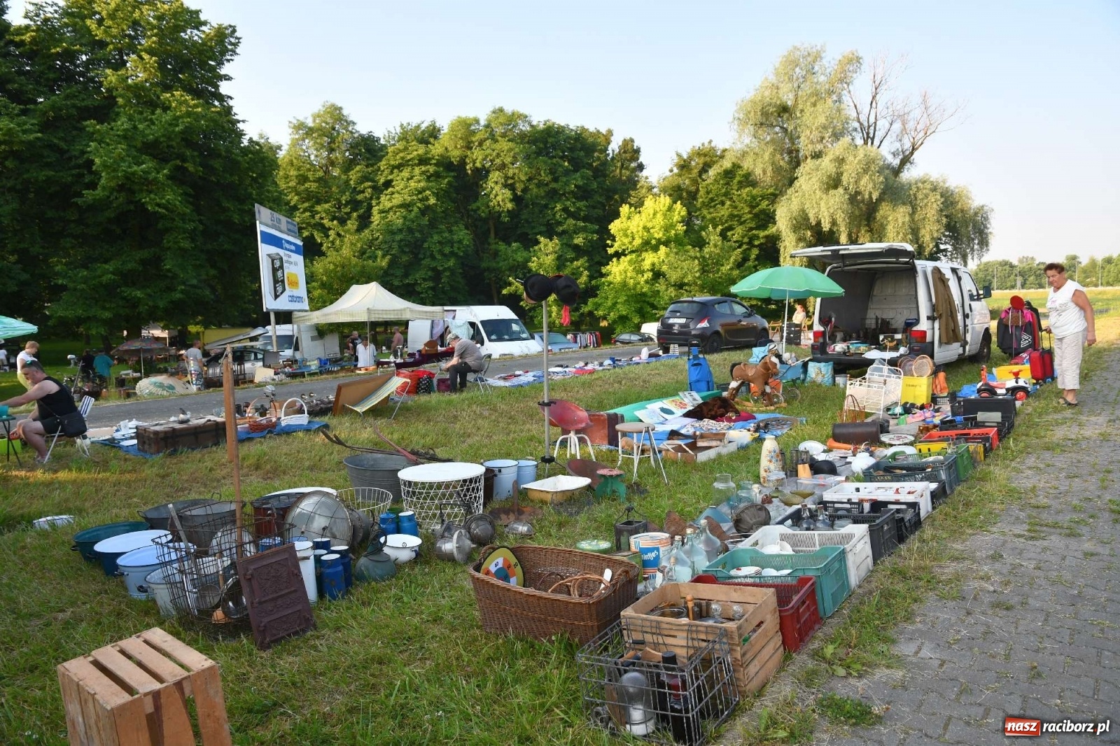 Zdjęcie w galerii na portalu naszraciborz.pl: Jarmark w Chałupkach. Sprzedający nie zawiedli [WIDEO] wiadomości z regionu